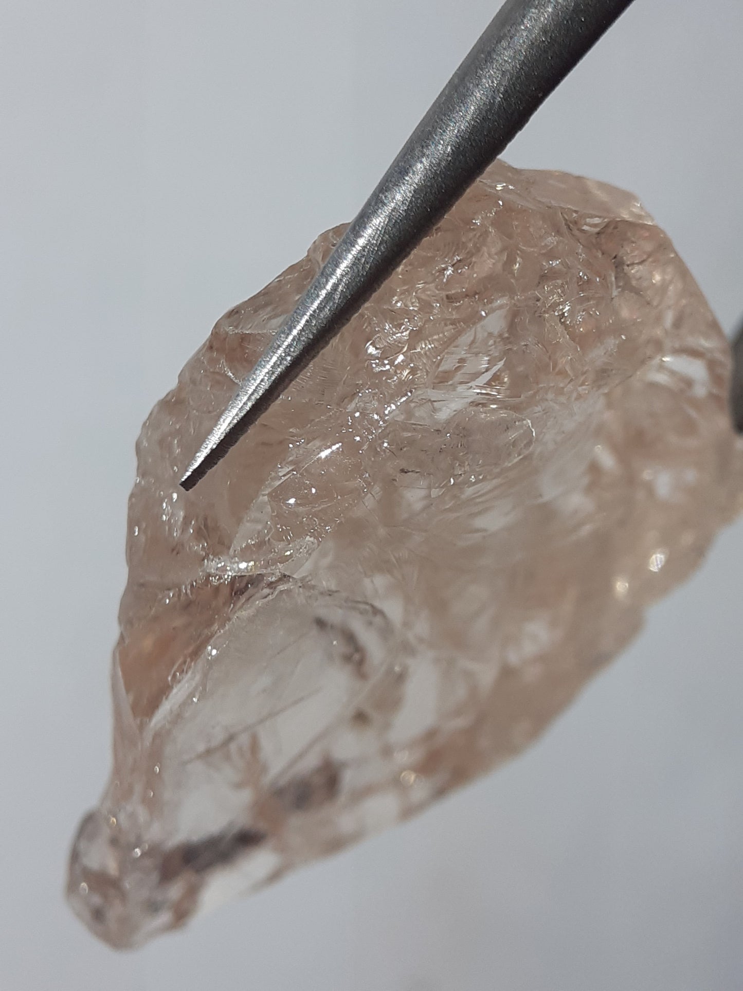 Natural peach morganite - 19.41 ct - Rough Gemstone - unheated - Certified by NGB - Natural Gems Belgium