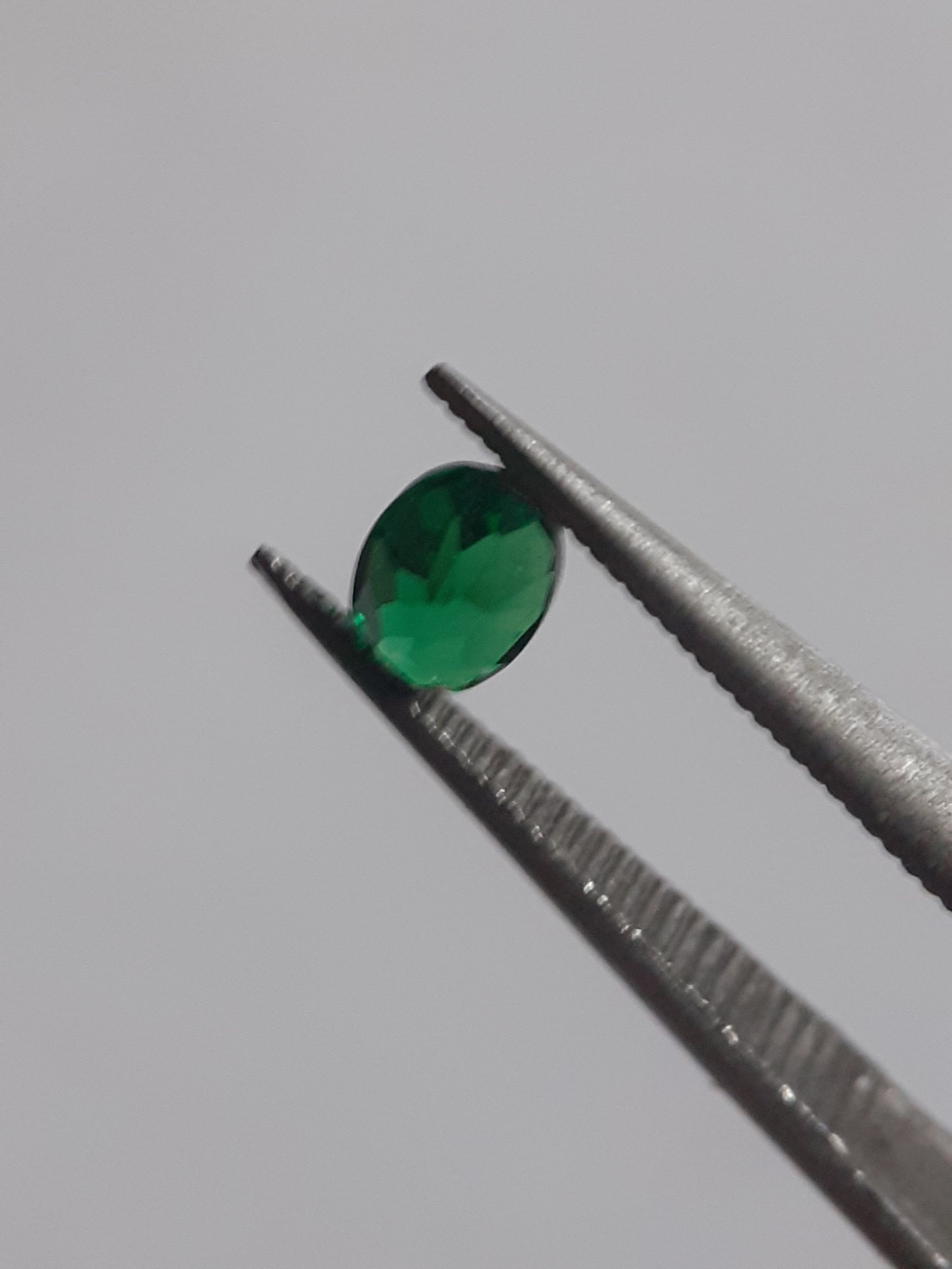 Natural Bright Green Tsavorite Garnet - 0.24 ct - oval - unheated - Tanzania - Natural Gems Belgium