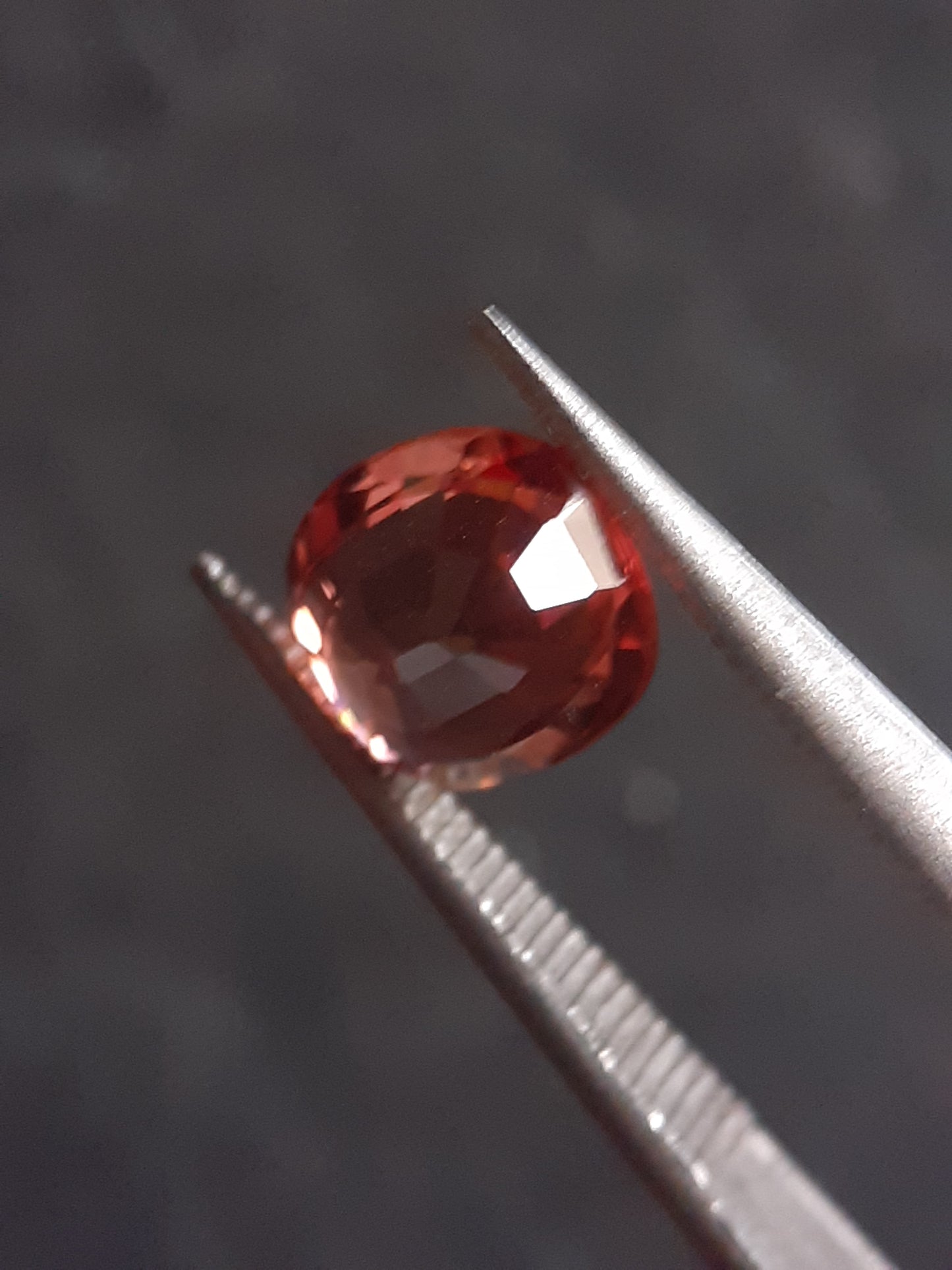 Natural Malaya Garnet - 1.23 ct - Cushion - Kenya - magnificent color - VS - Natural Gems Belgium