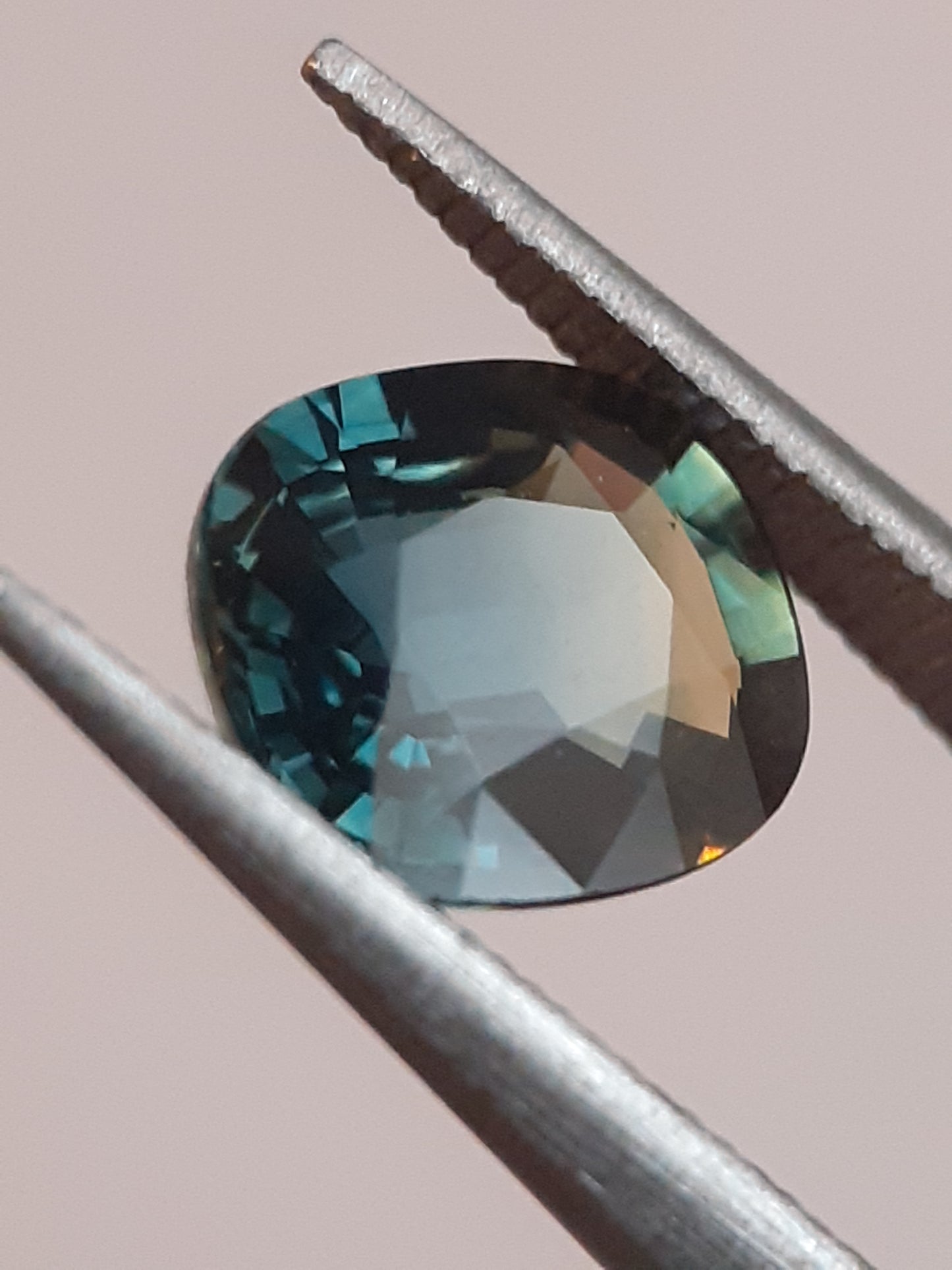 Natural Blue Green and Yellow sapphire - 1.13 ct - oval - uheated - VVS to IF - Natural Gems Belgium