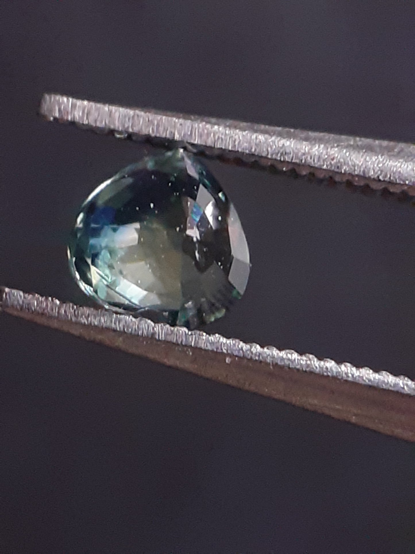 Natural bluish yellowish green sapphire - 0.28 ct - Heart - unheated - bicolor - Natural Gems Belgium