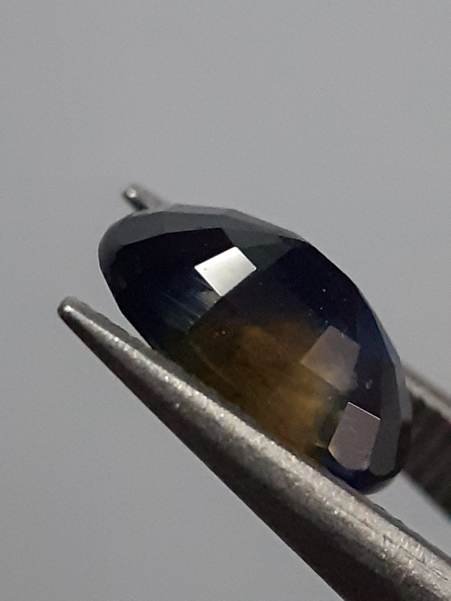 Natural bicolor Sapphire - 1.10 ct - ALGT certified - heated - deep blue and orangy yellow - Natural Gems Belgium