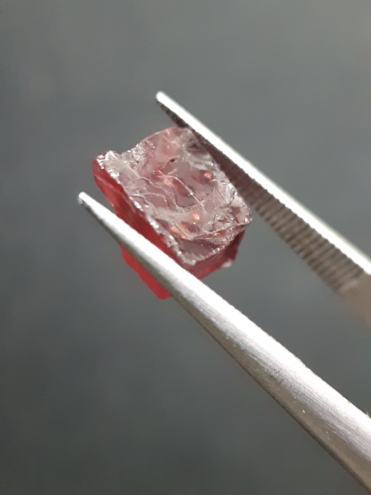 Natural Rhodolite Garnet - 3.254 ct - Rough Garnet for faceting - unheated - reddish pinkish purple - Natural Gems Belgium