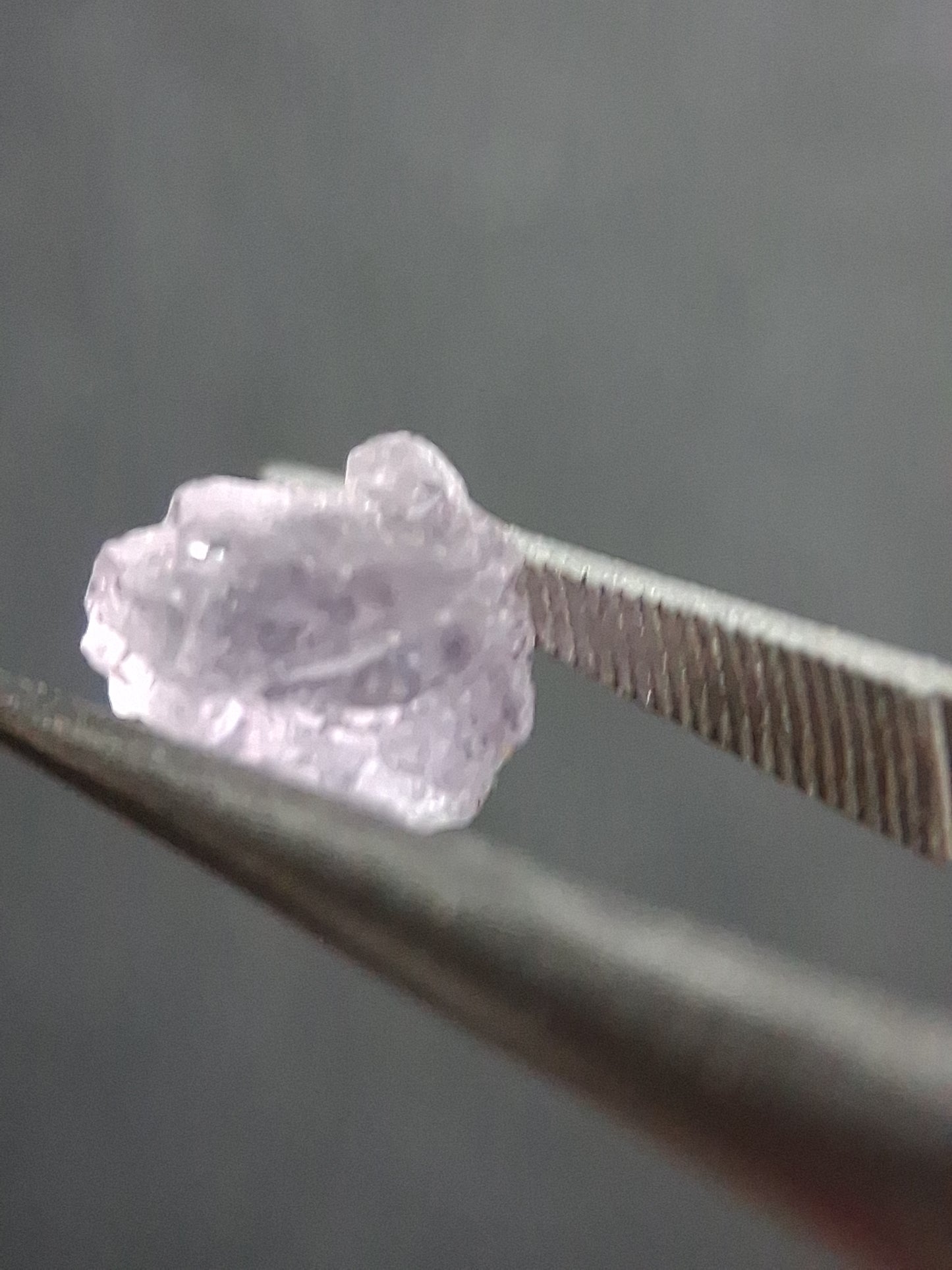 Natural rough Scapolite - 1.020 ct - for rough gemstone jewelry - light violet - Natural Gems Belgium