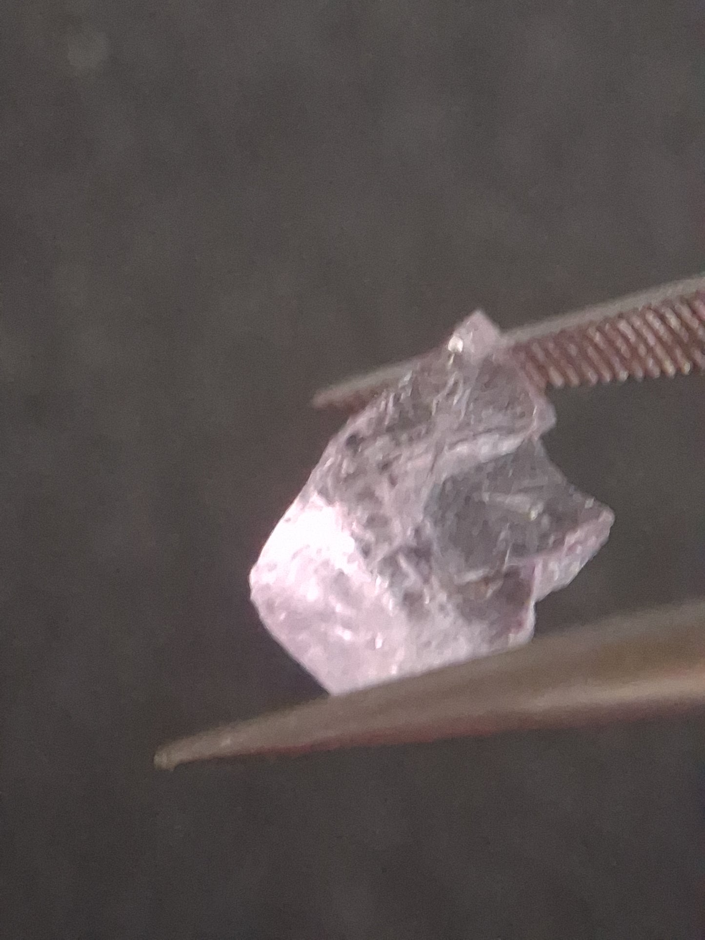 Natural rough Scapolite - 1.468 ct - for rough gemstone jewelry - light violet - Natural Gems Belgium