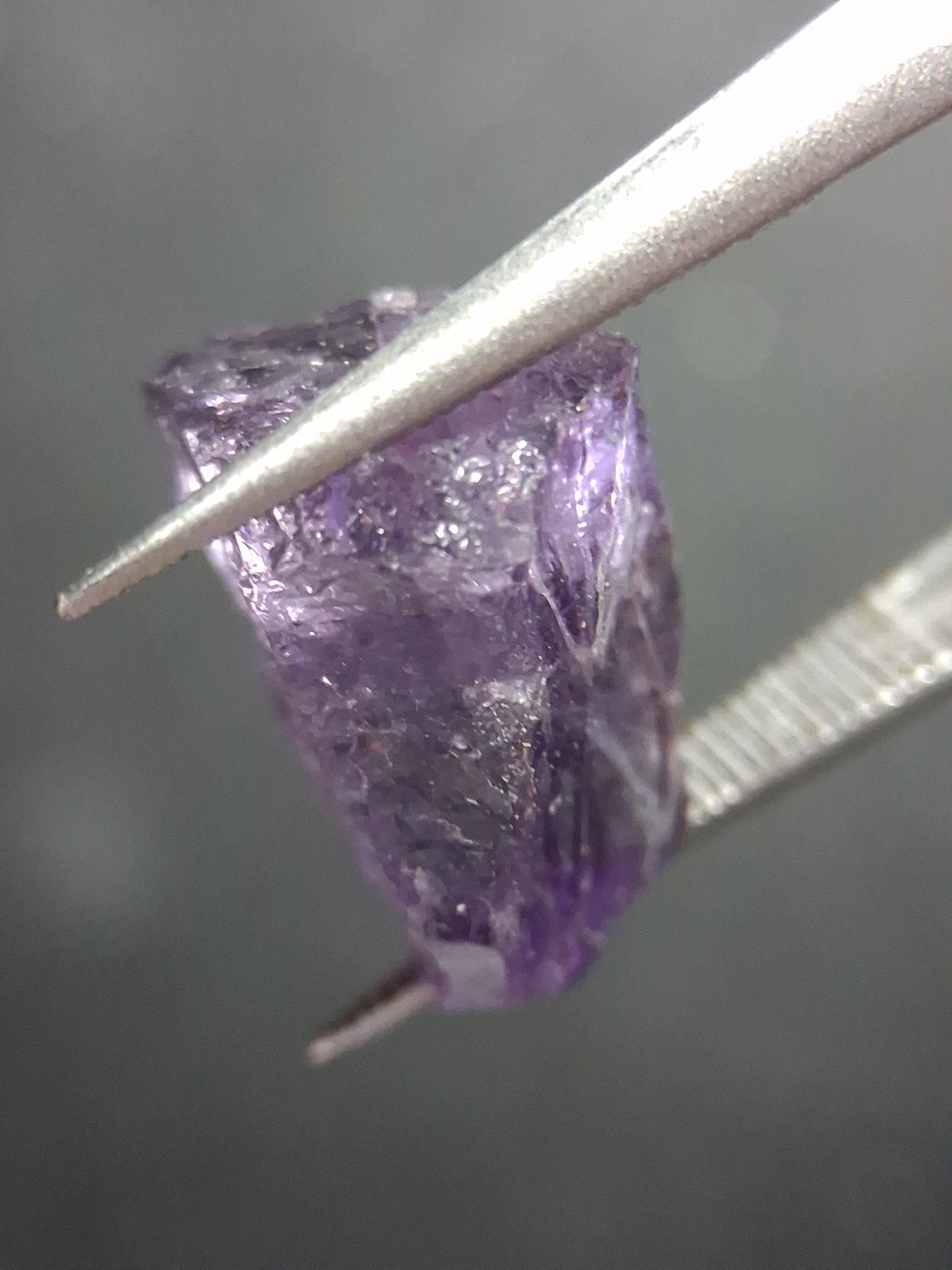 Natural purple rough Scapolite - 4.982 ct - for faceting - very good color - Natural Gems Belgium