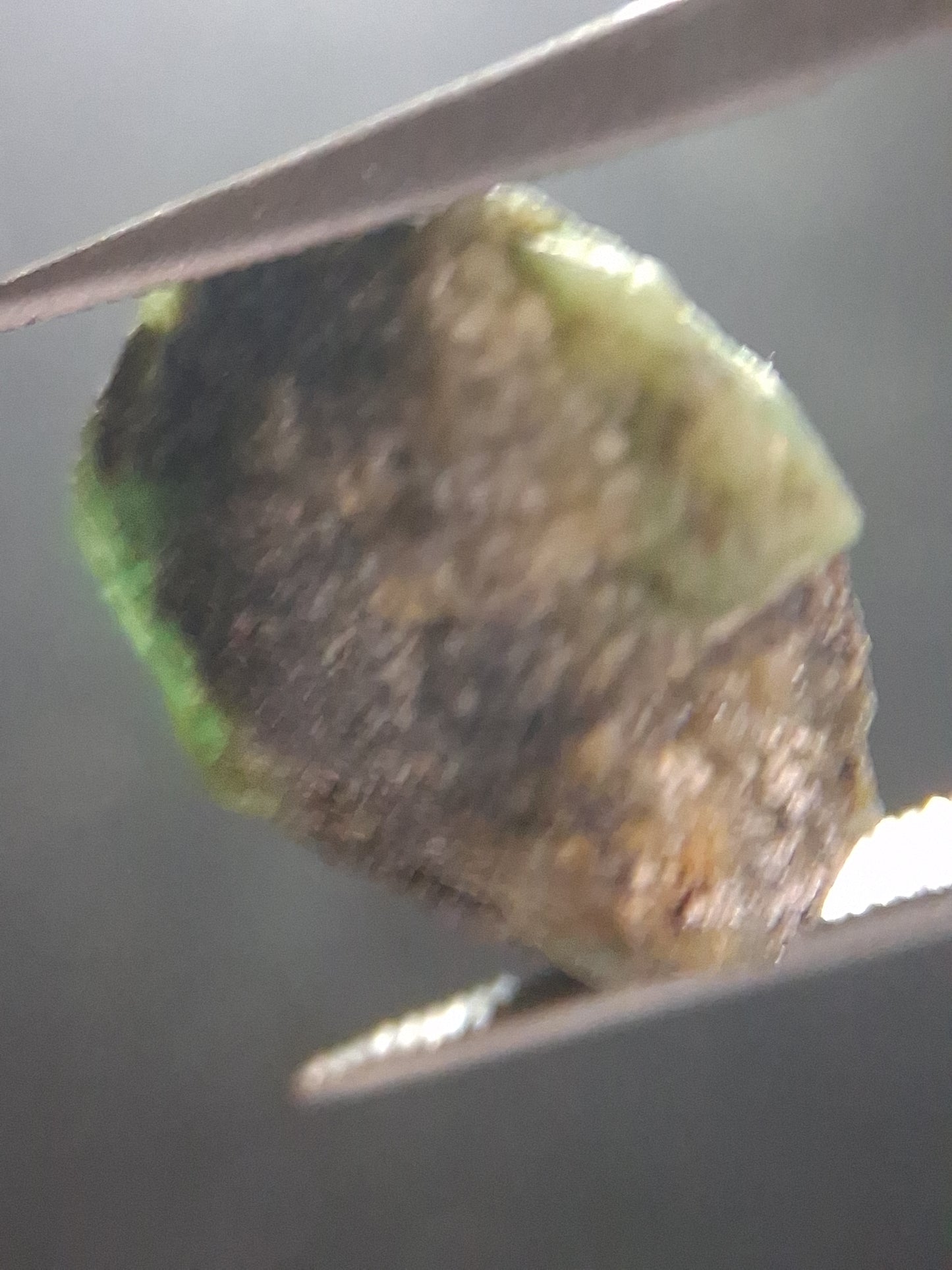 Rough Emerald - 7.284 ct - green rough emerald crystal - Natural Gems Belgium