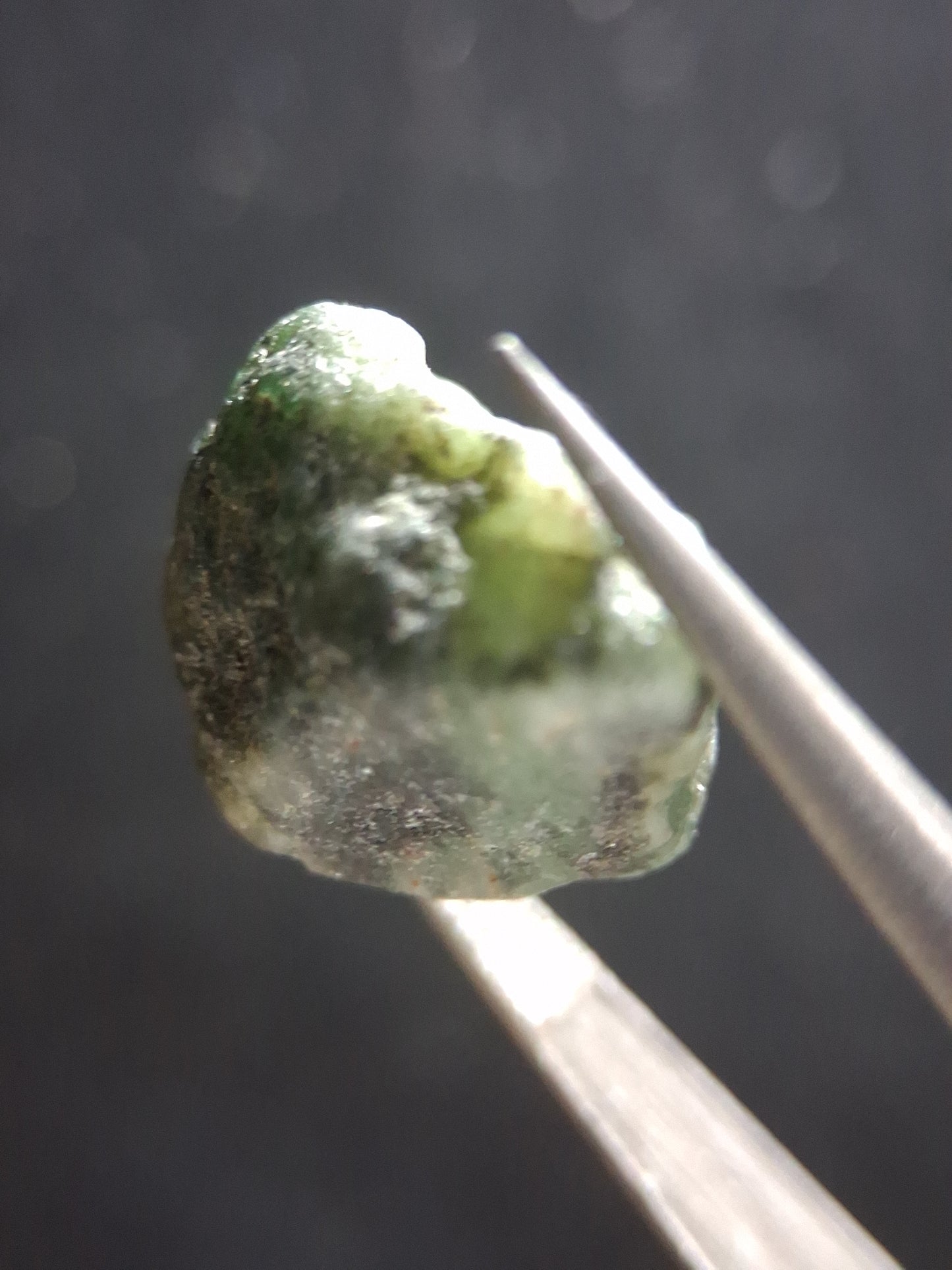 Rough Emerald - 13.071 ct - green rough emerald crystal - Natural Gems Belgium