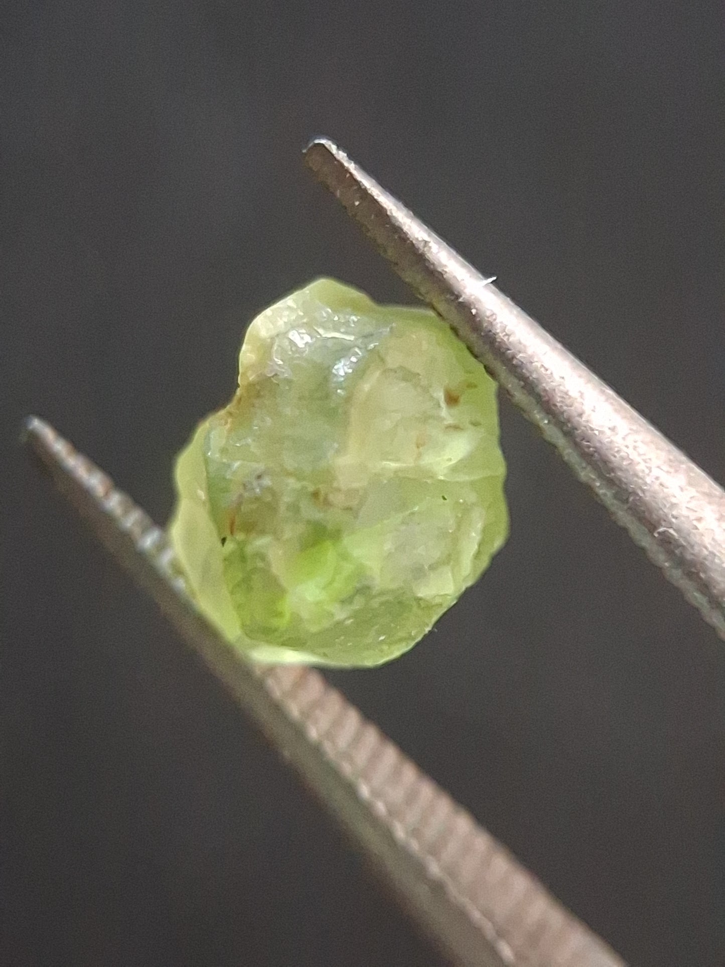 Natural Green Peridot - 1.146 ct - rough gemstone for faceting or rough gemstone jewelry - Natural Gems Belgium