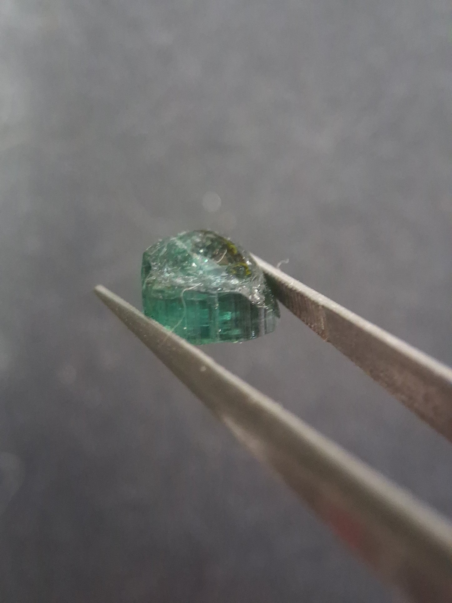 Rough tourmaline - for faceting or rough gemstone jewelry - 2.429 ct - greenish blue - Natural Gems Belgium