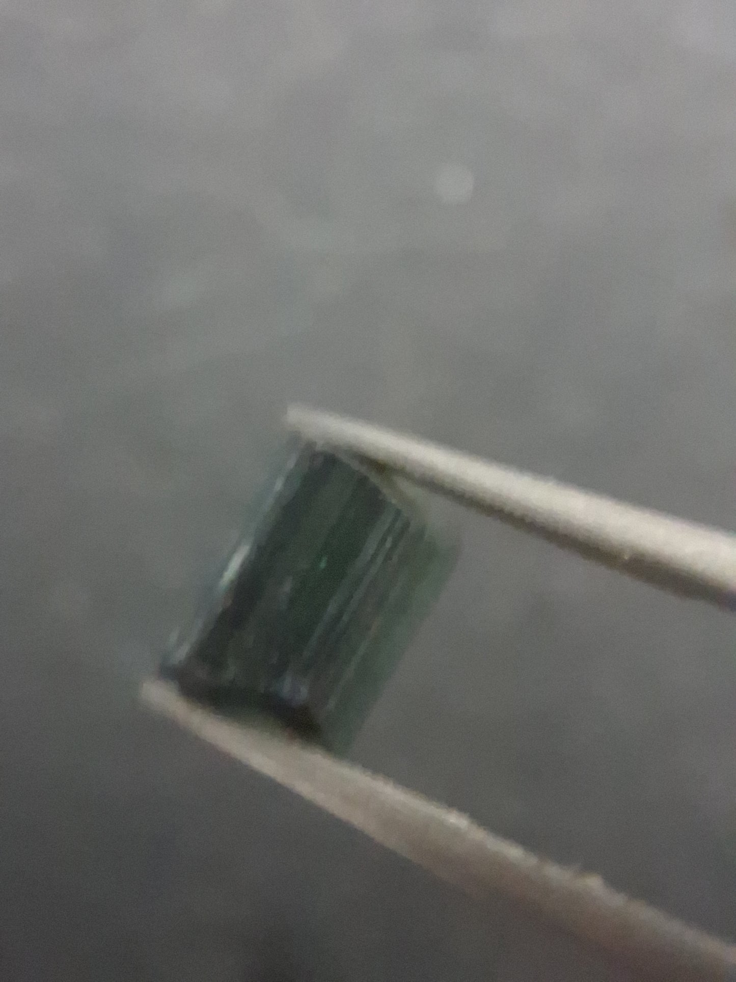 Rough tourmaline - for faceting or rough gemstone jewelry - 2.478 ct - deep green verdelite - Natural Gems Belgium