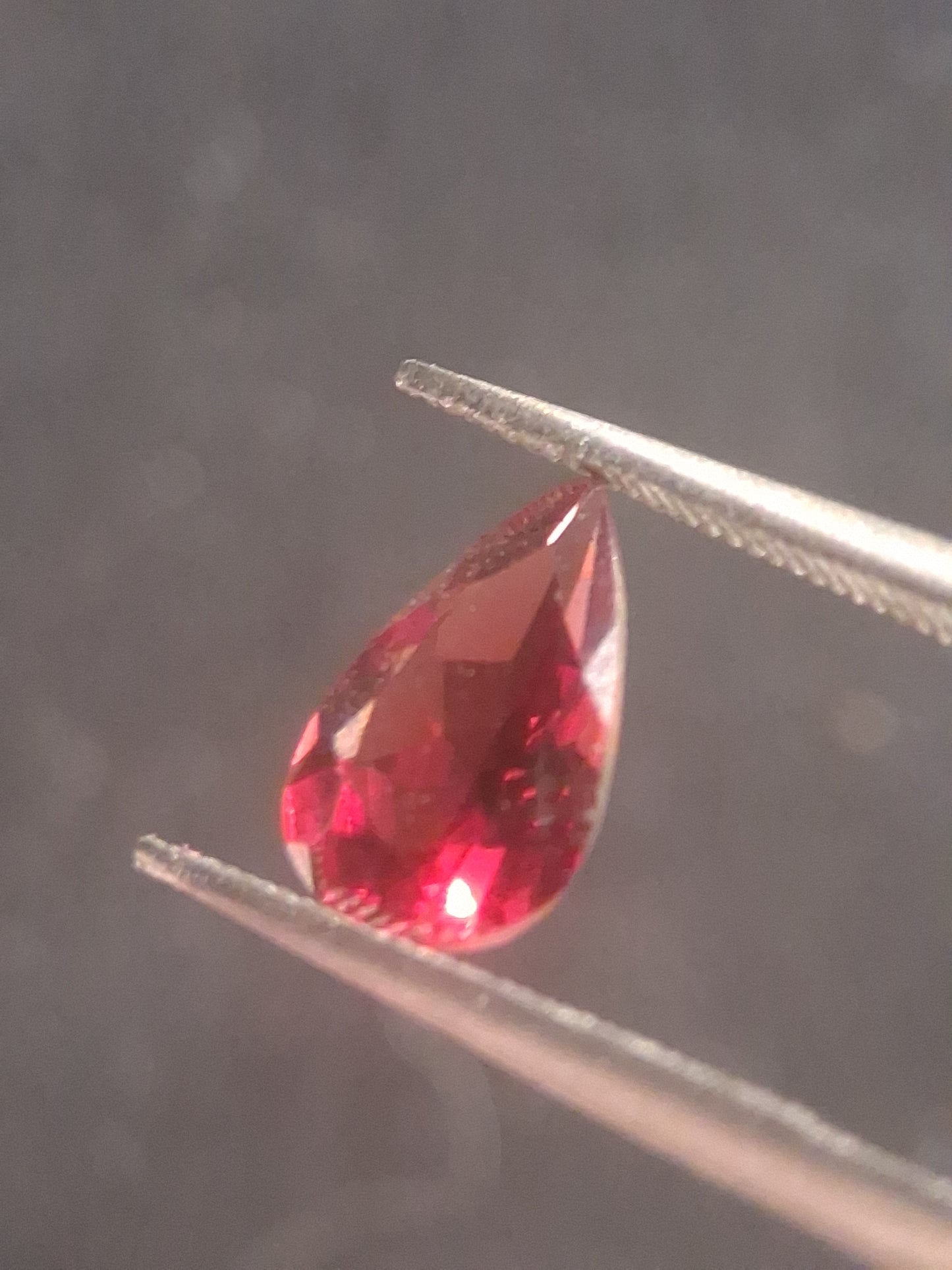 Natural Red Garnet - Rhodolite - 1.262 ct - pear - unheated- pinkish red - Natural Gems Belgium