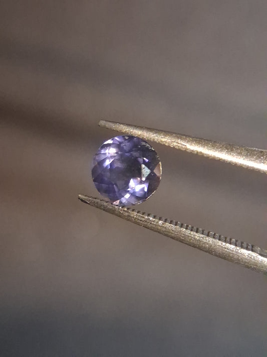 Natural Iolite - 0.473 ct - round - unheated - bluish violet- AKA the dichroite stone - Natural Gems Belgium