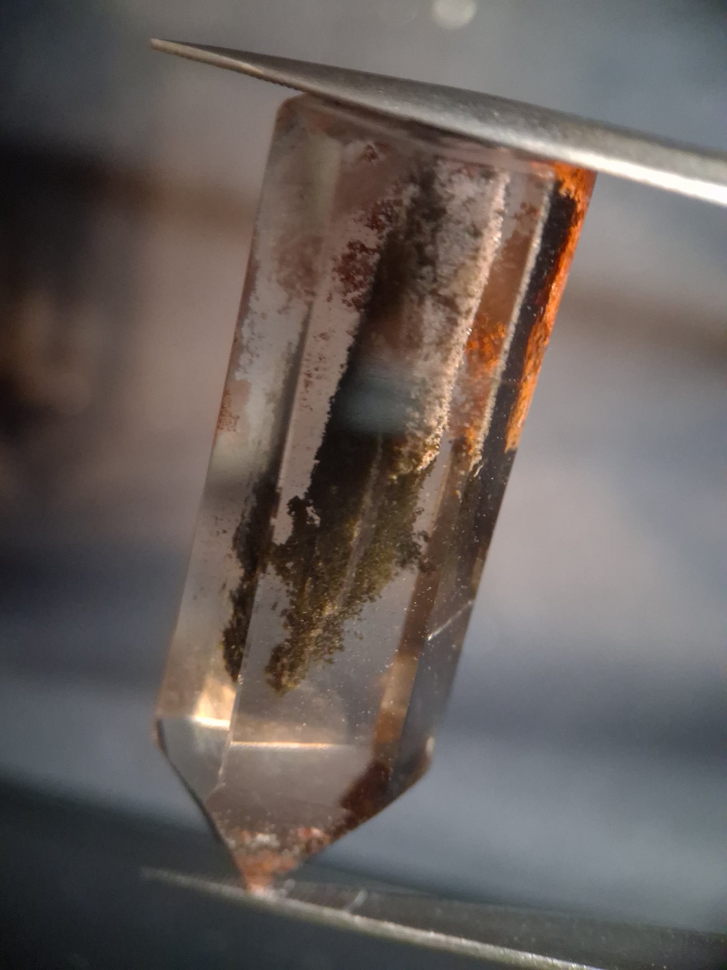 Crystal point of Phantom Quartz - multicolored scenic - hexagon - 4.1 cm - Natural Gems Belgium