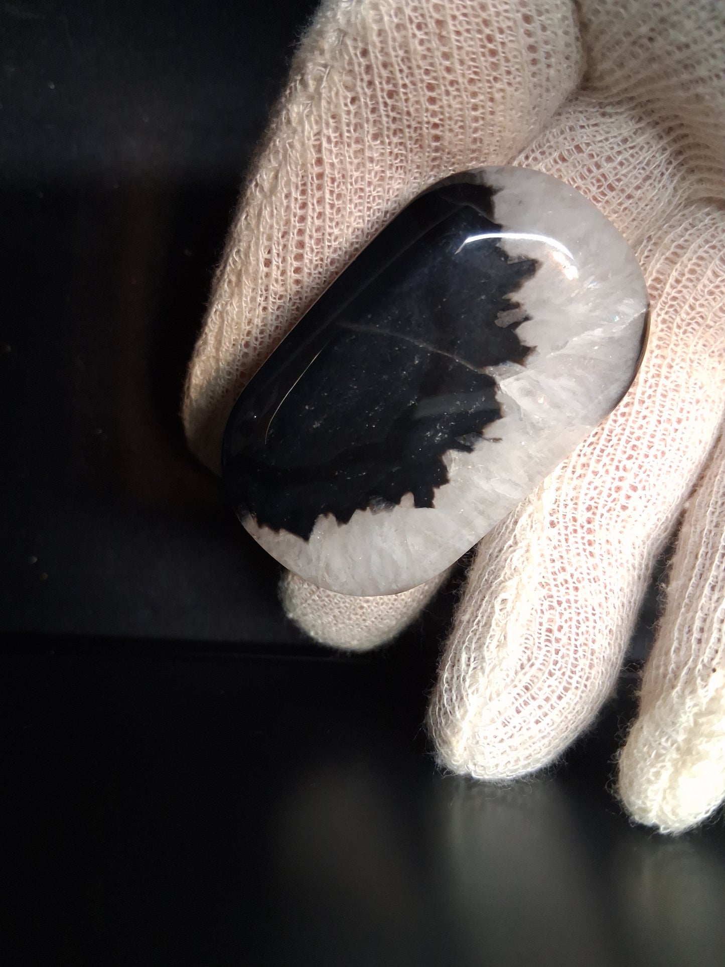 Natural Agate Palmstone - oval - 5.1x3.2 cm - Black Agate - Natural Gems Belgium