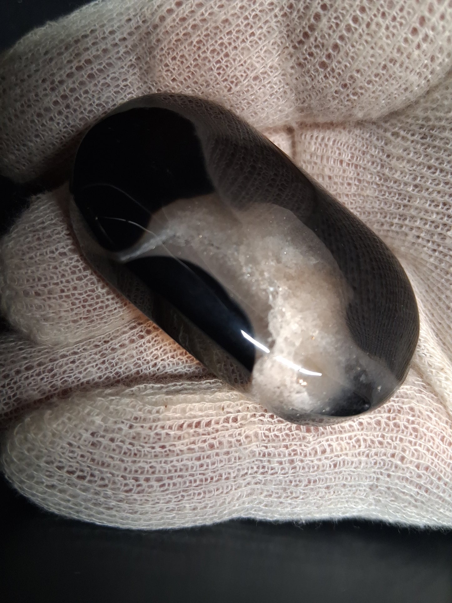 Natural Agate Palmstone - oval - 5.14x3.19x1.4 cm - Black Agate - Natural Gems Belgium