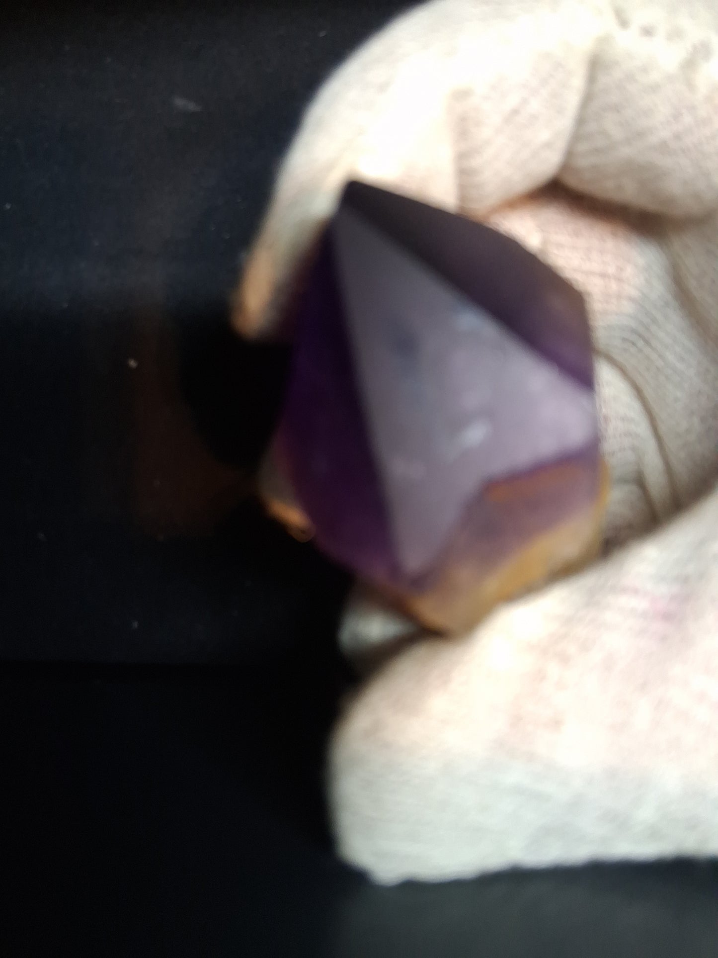 Rough amethyst - Amethyst Crystal Point - Raw Point with Root - 6.6 x 4.7 cm - Natural Gems Belgium