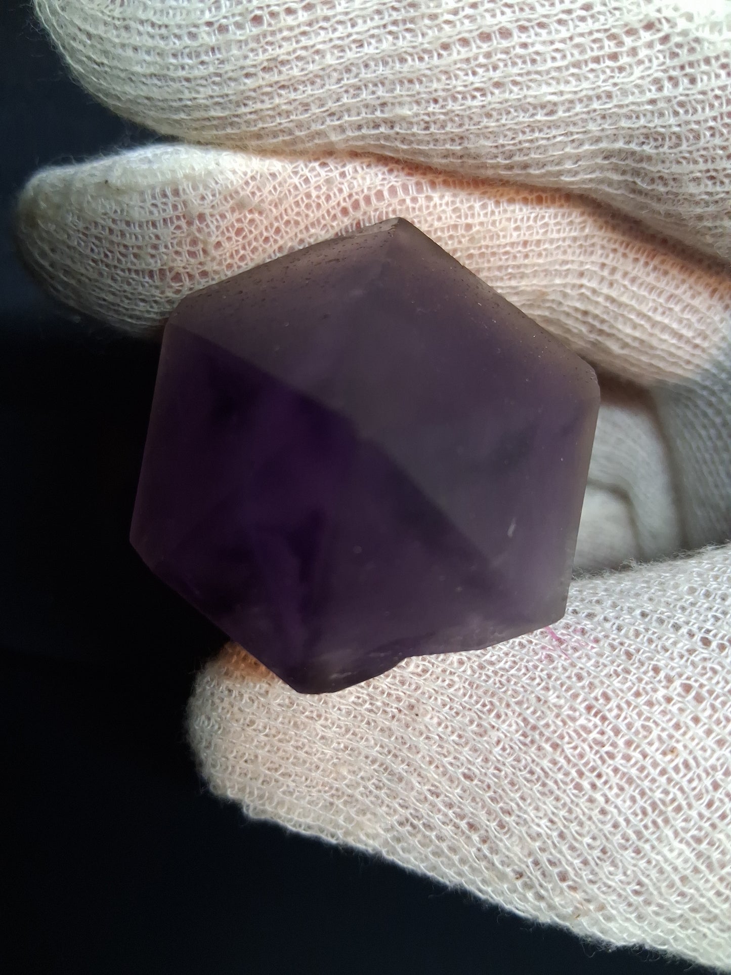 Rough amethyst - Amethyst Crystal Point - Raw Point with Root - 7.2 x 4.3 cm - Natural Gems Belgium