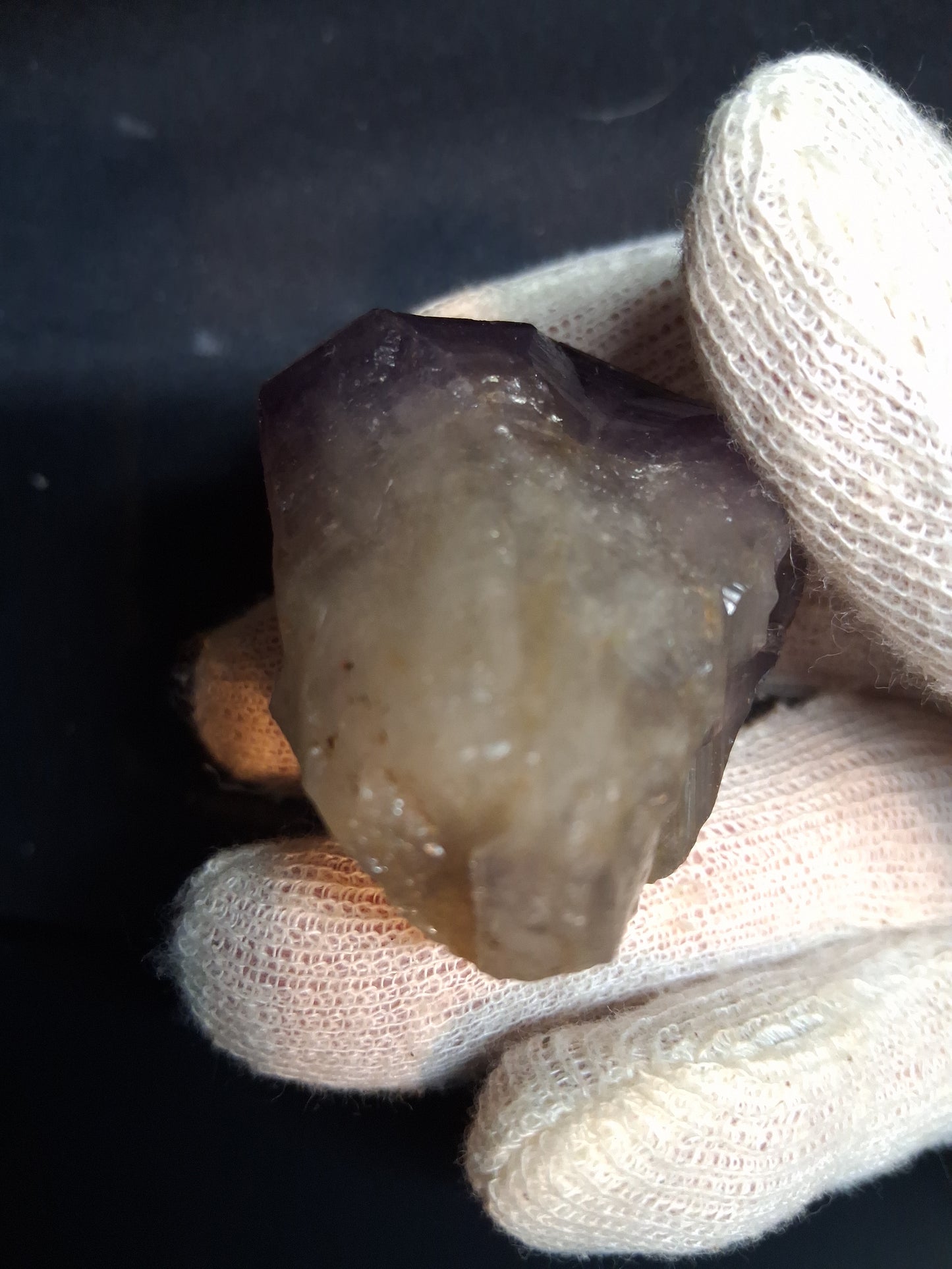 Rough amethyst - Amethyst Crystal Point - Raw Point with Root - 6.3 x 4.6 cm - Natural Gems Belgium