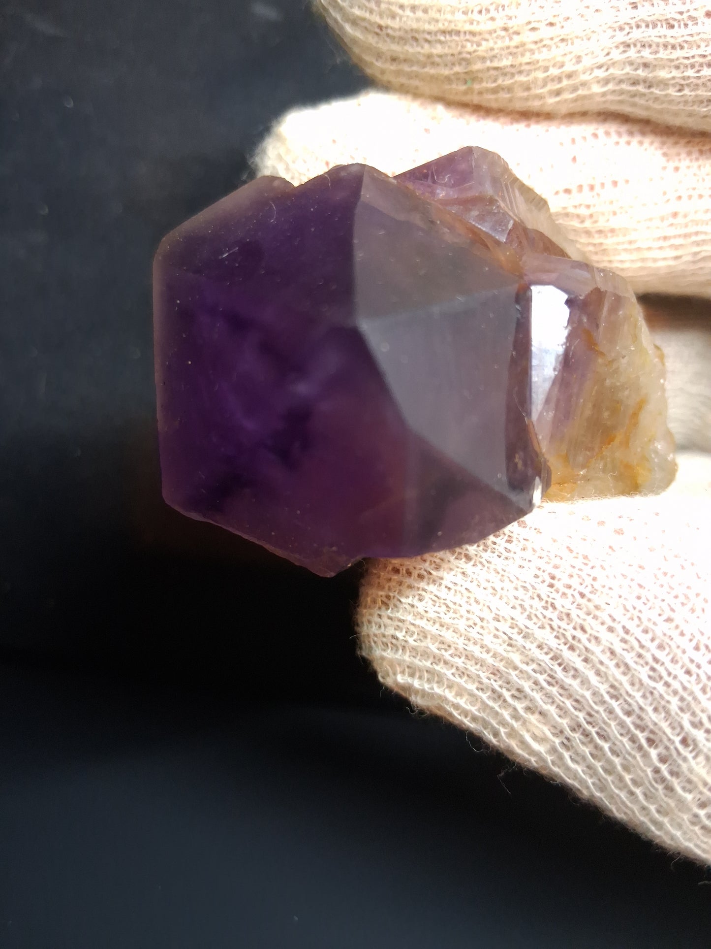 Rough amethyst - Amethyst Crystal Point - Raw Point with Root - 6.4 x 4.6 cm - Natural Gems Belgium