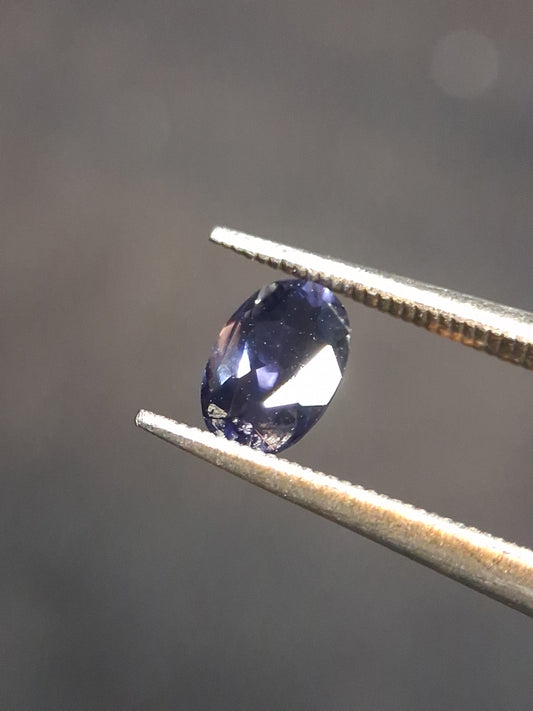 Natural Iolite - 0.425 ct - oval - unheated - bluish violet- high quality cordierite - Natural Gems Belgium