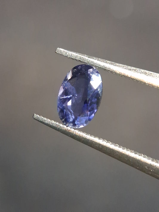 Natural Iolite - 0.452 ct - oval - unheated - bluish violet- high quality cordierite - Natural Gems Belgium