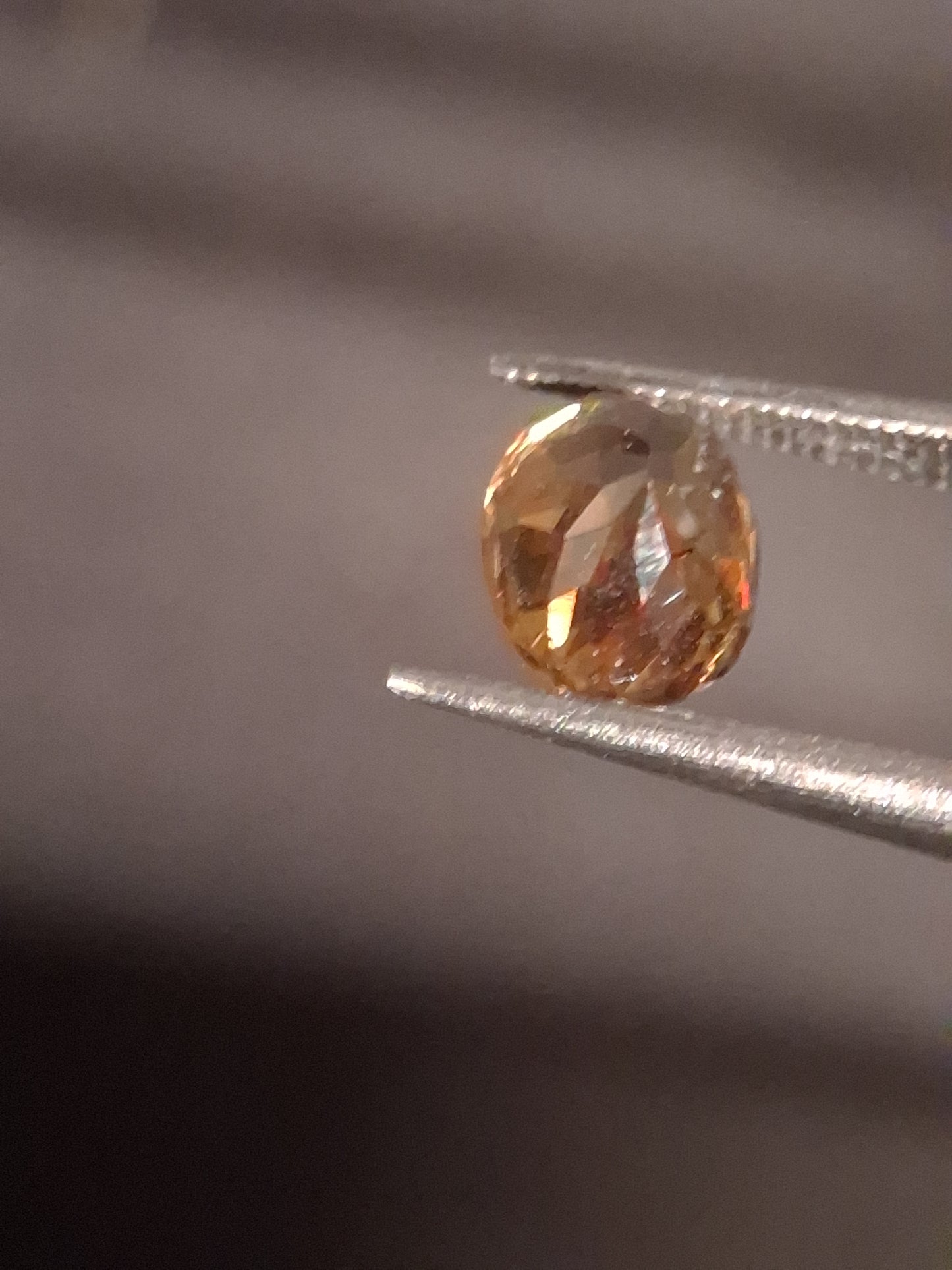 Natural sphene - 0.972 ct - oval - unheated- very high fire - Natural Gems Belgium