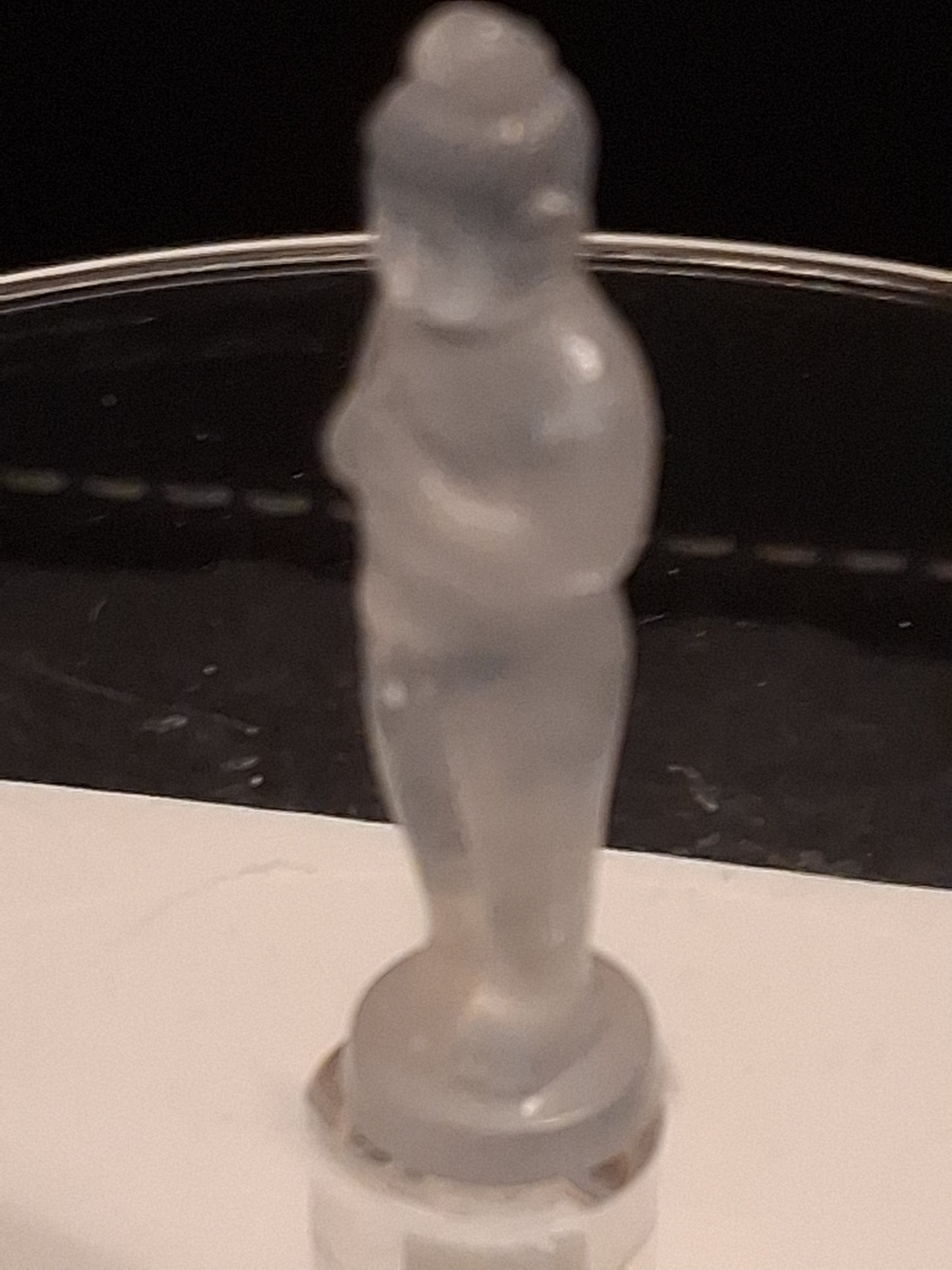 Handcarved Guardian Angel in white Quartz - decoration or meditation - 3 cm - Natural Gems Belgium