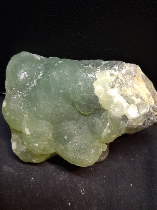 Préhnite naturelle brute - pour lapidairerie, collection ou décoration - 6,0 x 4,2 cm - Aussi appelée pierre du Karoo