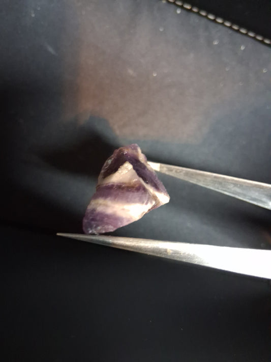 Natural amethyst - Rough Dream Amethyst - 94 ct - 4.9 x 2.0 cm - chevron amethyst - Natural Gems Belgium