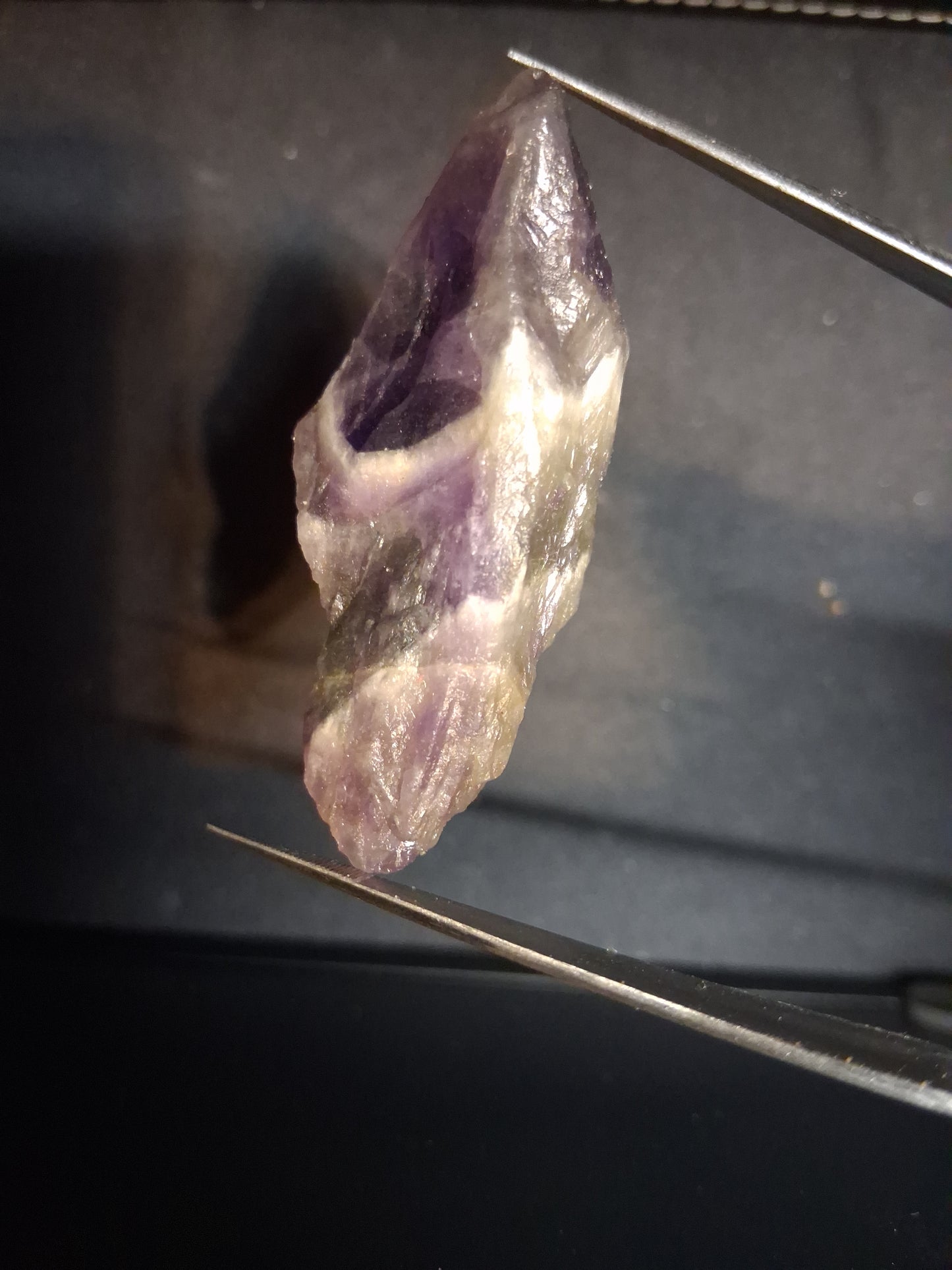 Natural amethyst - Rough Dream Amethyst - 117 ct - chevron amethyst - Natural Gems Belgium