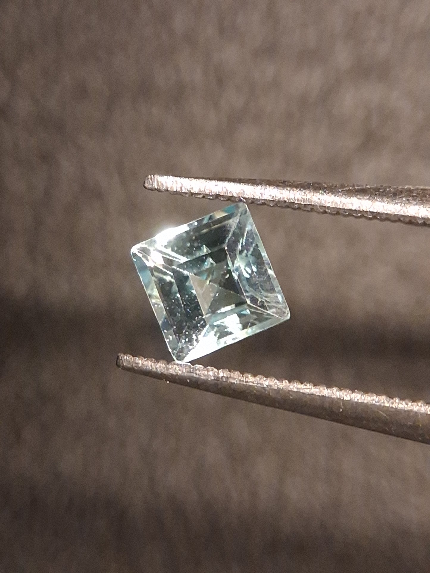 Natural Topaz - Sky Blue - 0.490 ct - square - irradiated - Natural Gems Belgium