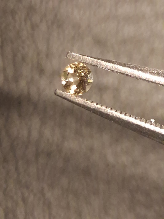 Natural Tourmaline - yellowish green - 2.4 mm - 0.065 ct - round - unheated - Natural Gems Belgium