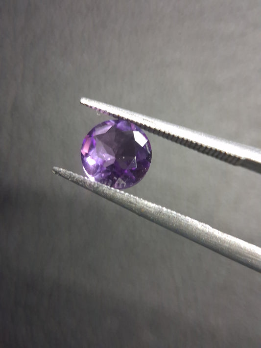 Purple Amethyst Round Cut 6mm 0.655 ct – Faceted Natural Amethyst Gemstone - Natural Gems Belgium