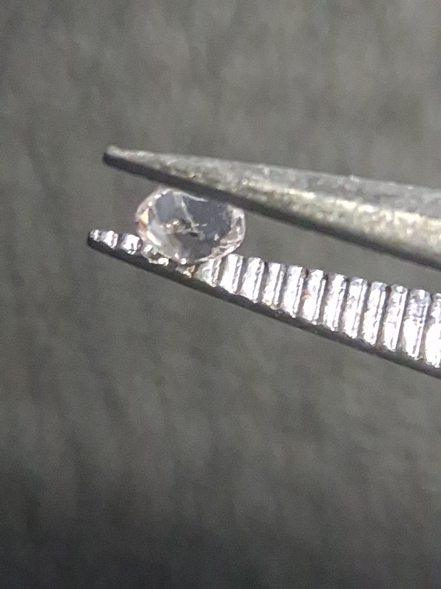 Natural White Sapphire - 0.048 ct -2 mm Round cut - heated - Africa - Natural Gems Belgium
