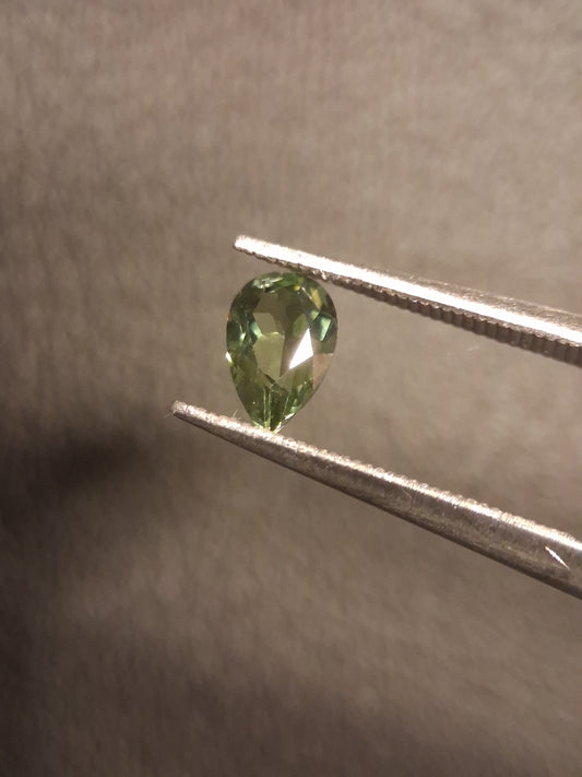 Natural Green Apatite - pear faceted - 0.415 ct - loose gemstone