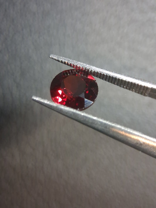 Granato naturale - Rodolite - 1,006 ct - taglio rotondo sfaccettato - gemma rossa