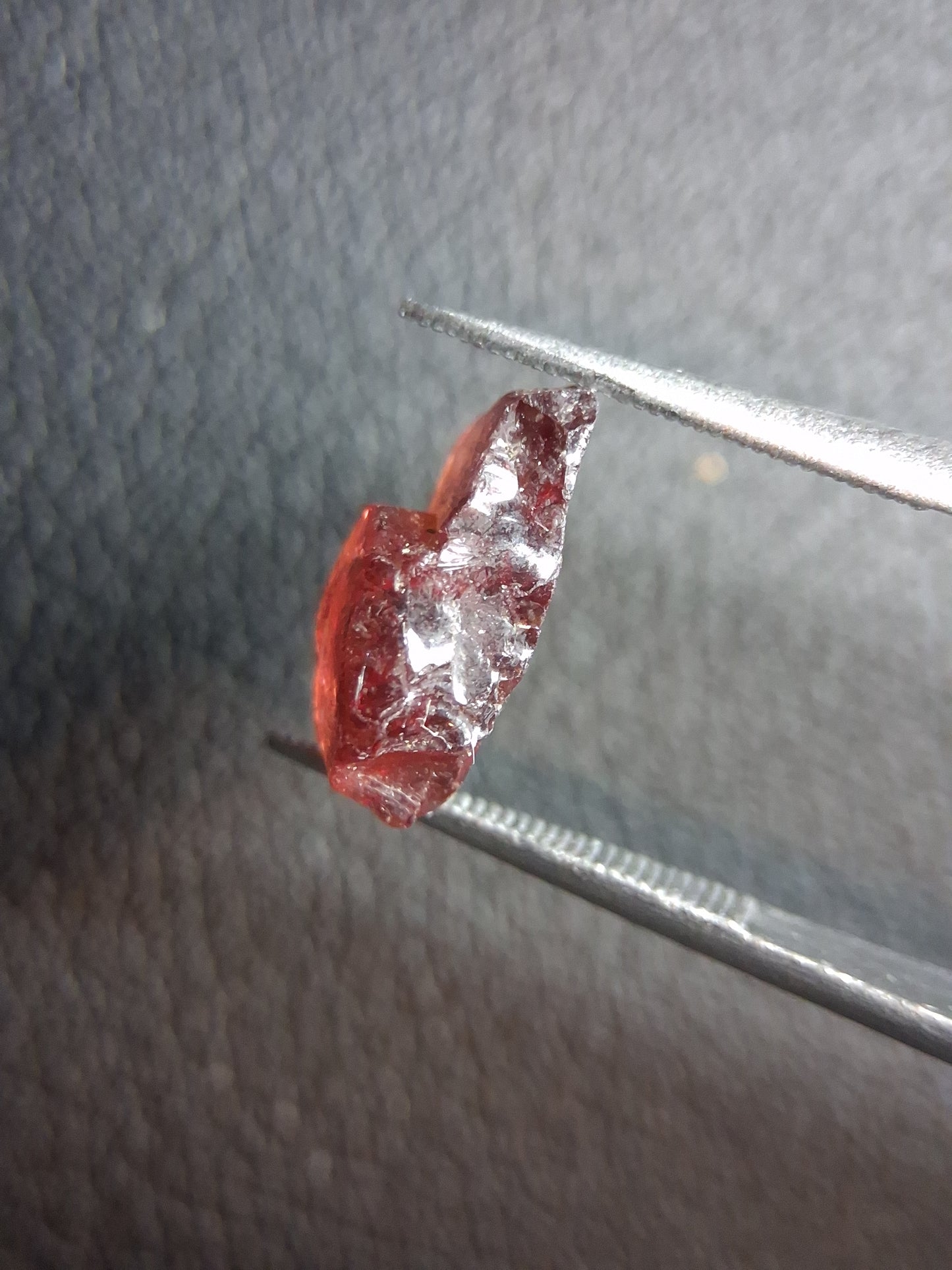 Granato grezzo - 3.120 ct - piropo almandino - rosso