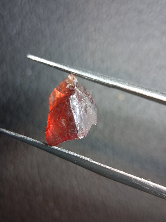 Rough Garnet - 3.005 ct - pyrope almandite - red