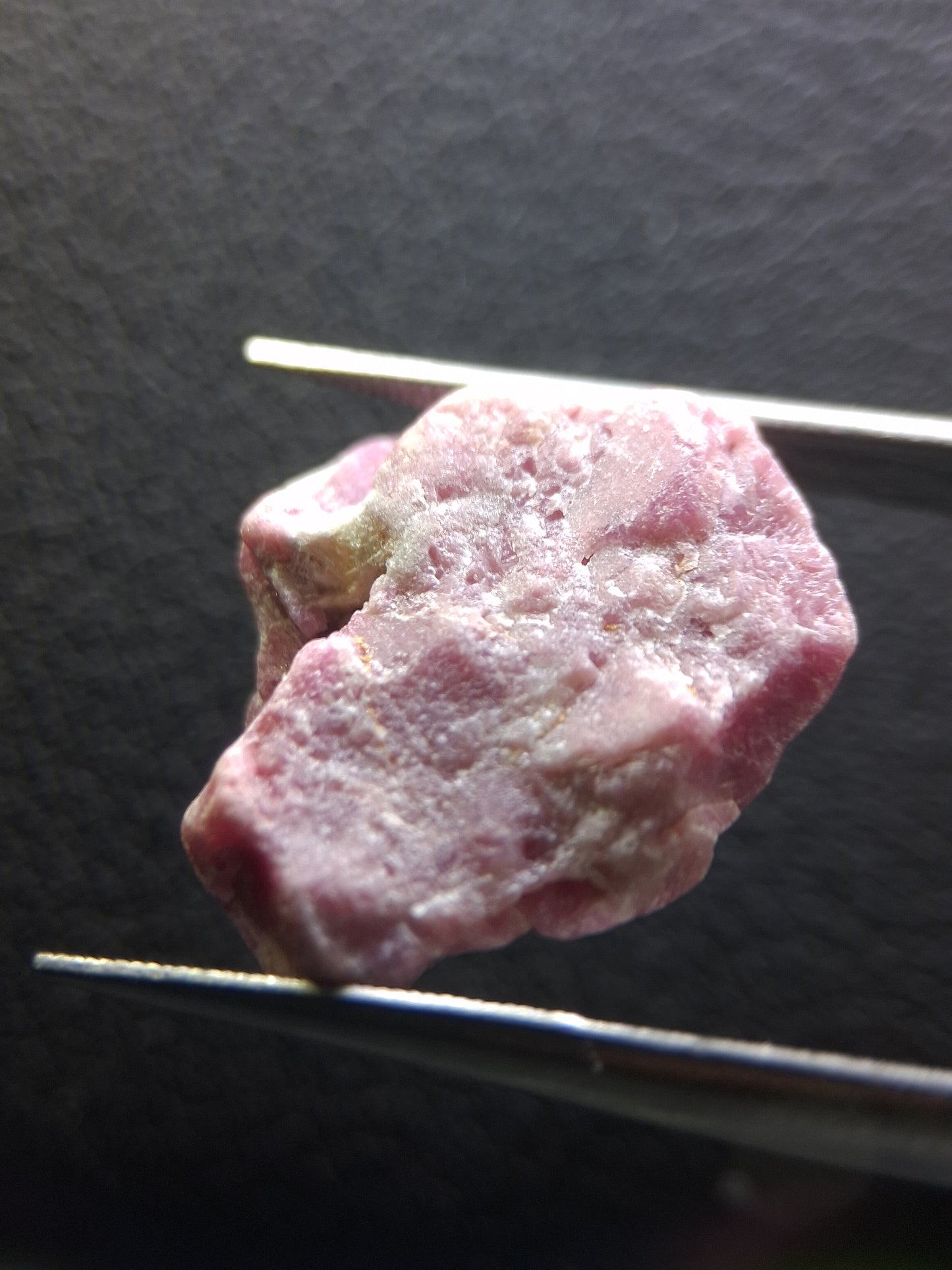 Rubino Naturale Grezzo - 22,820 ct - rubino naturale - riscaldato