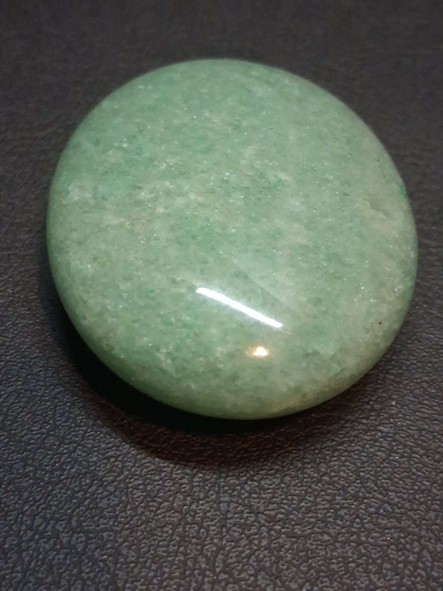 Pierre de palmier en Aventurine Verte Naturelle – Cristal de poche ovale poli – 170,745 ct (5,52 × 3,50 × 1,51 cm)