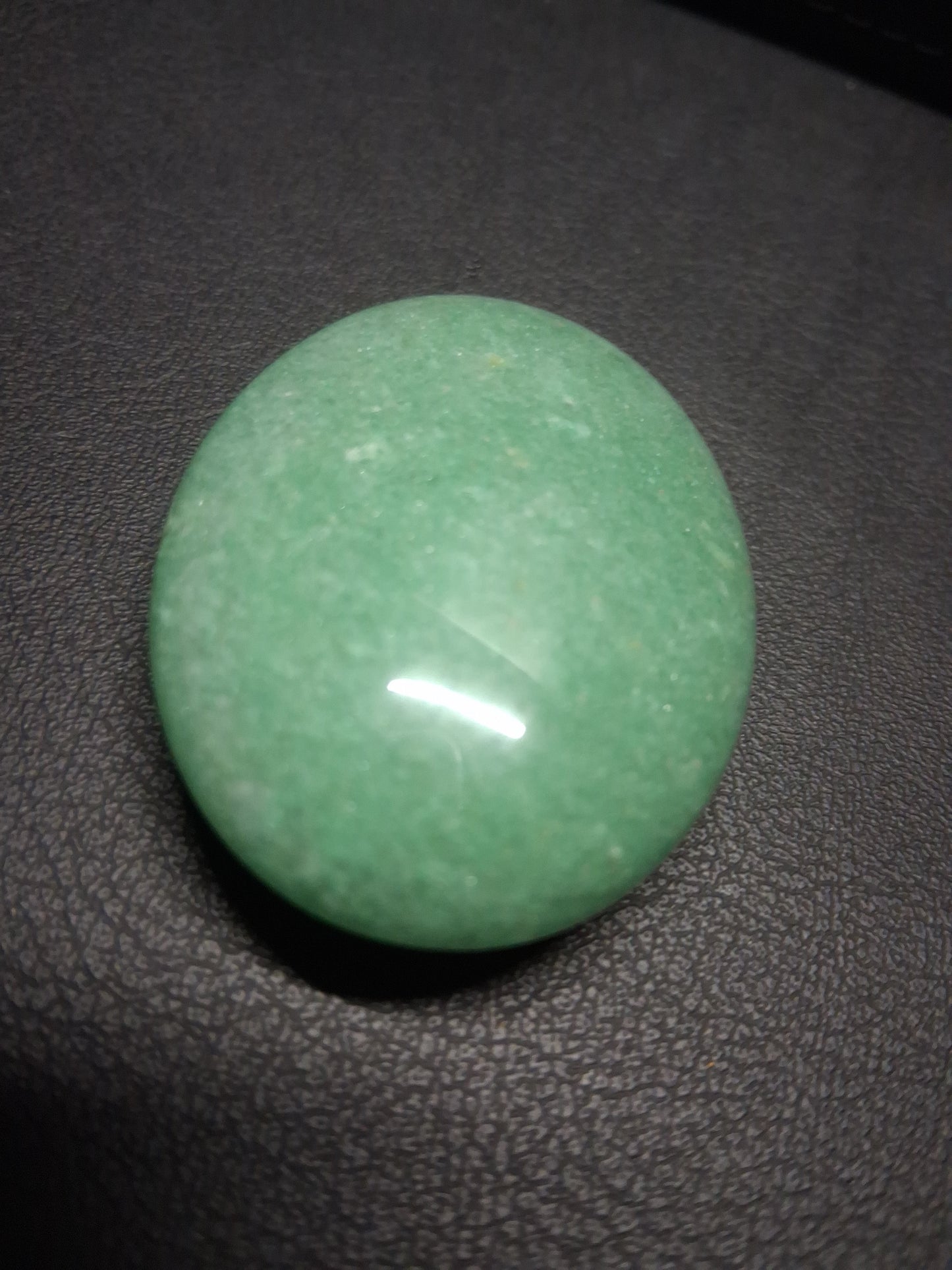 Pierre de palmier en Aventurine Verte Naturelle – Cristal de poche ovale poli – 166,600 ct