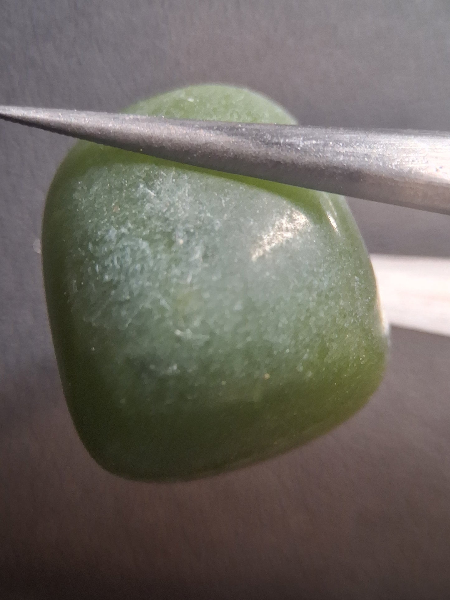 Pietra Tascabile di Giada Naturale Verde Xiuyan – Cristallo Lucido