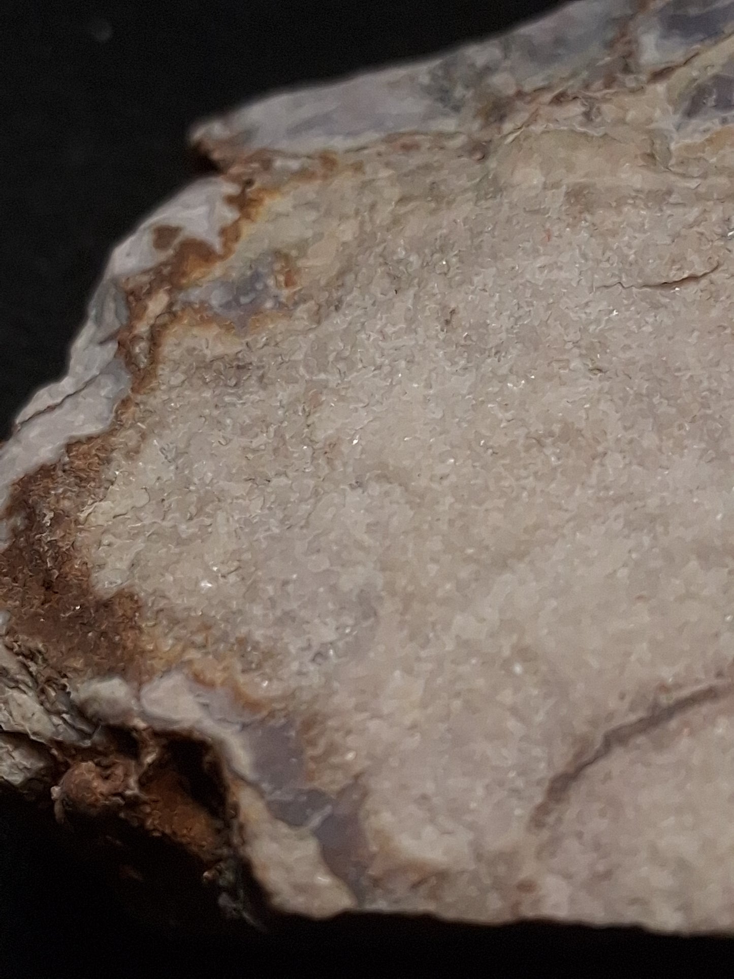 Natural Agate Quartz Specimen – Druzy Crystal Formation – 86 g – Approx. 7 × 5 × 2 cm