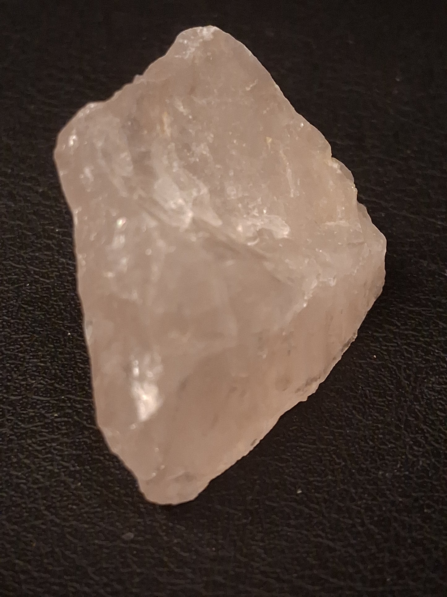 Natural Rough Rose Quartz – 106.725 ct – 36.3 × 31.3 × 18.4 mm – Natural Pink Quartz Crystal