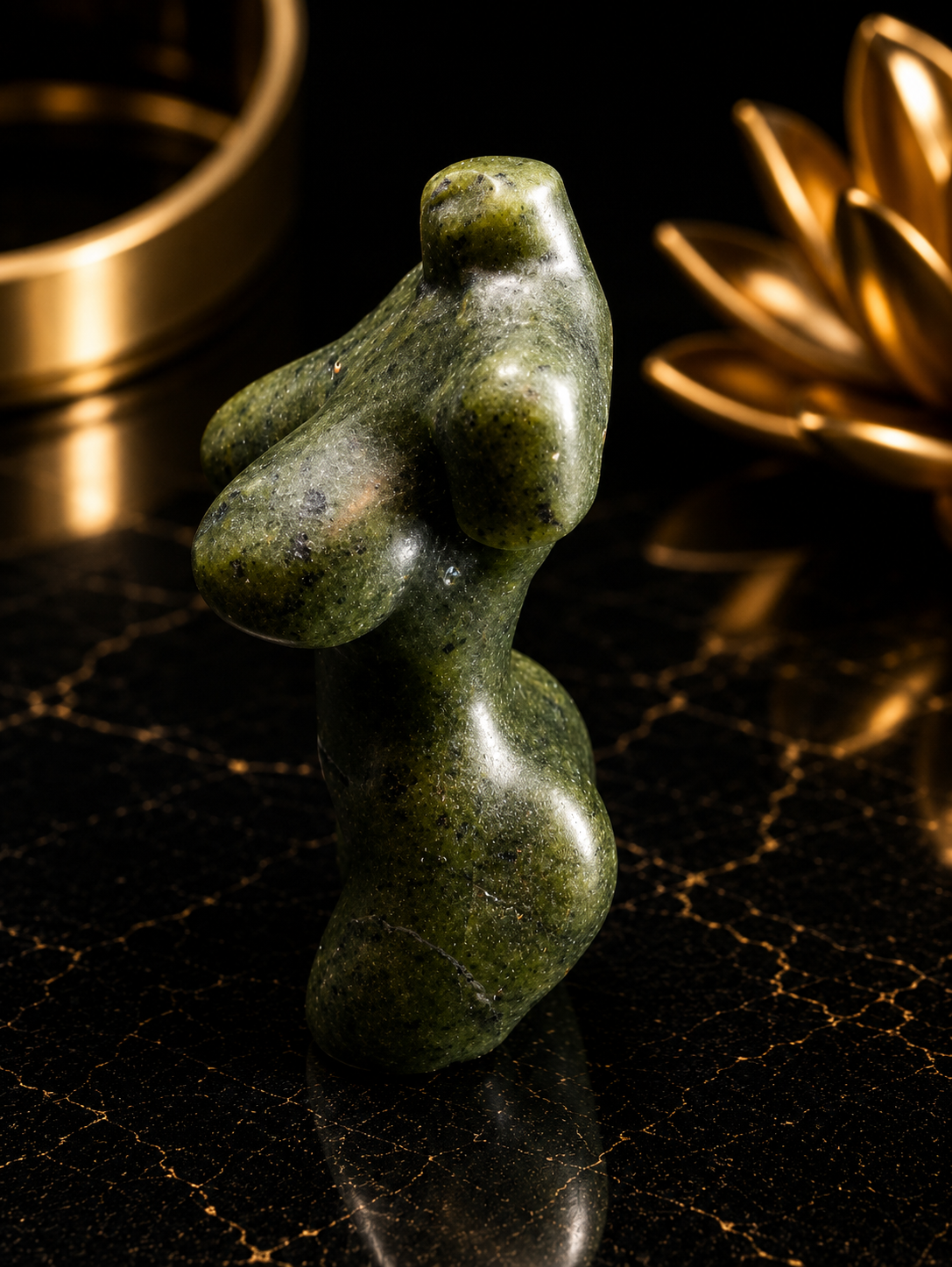 Sculpture de Torse Féminin en Jade Vert Naturel – Figurine Corporelle en Cristal Faite Main de 6 cm de Haut (Copie)