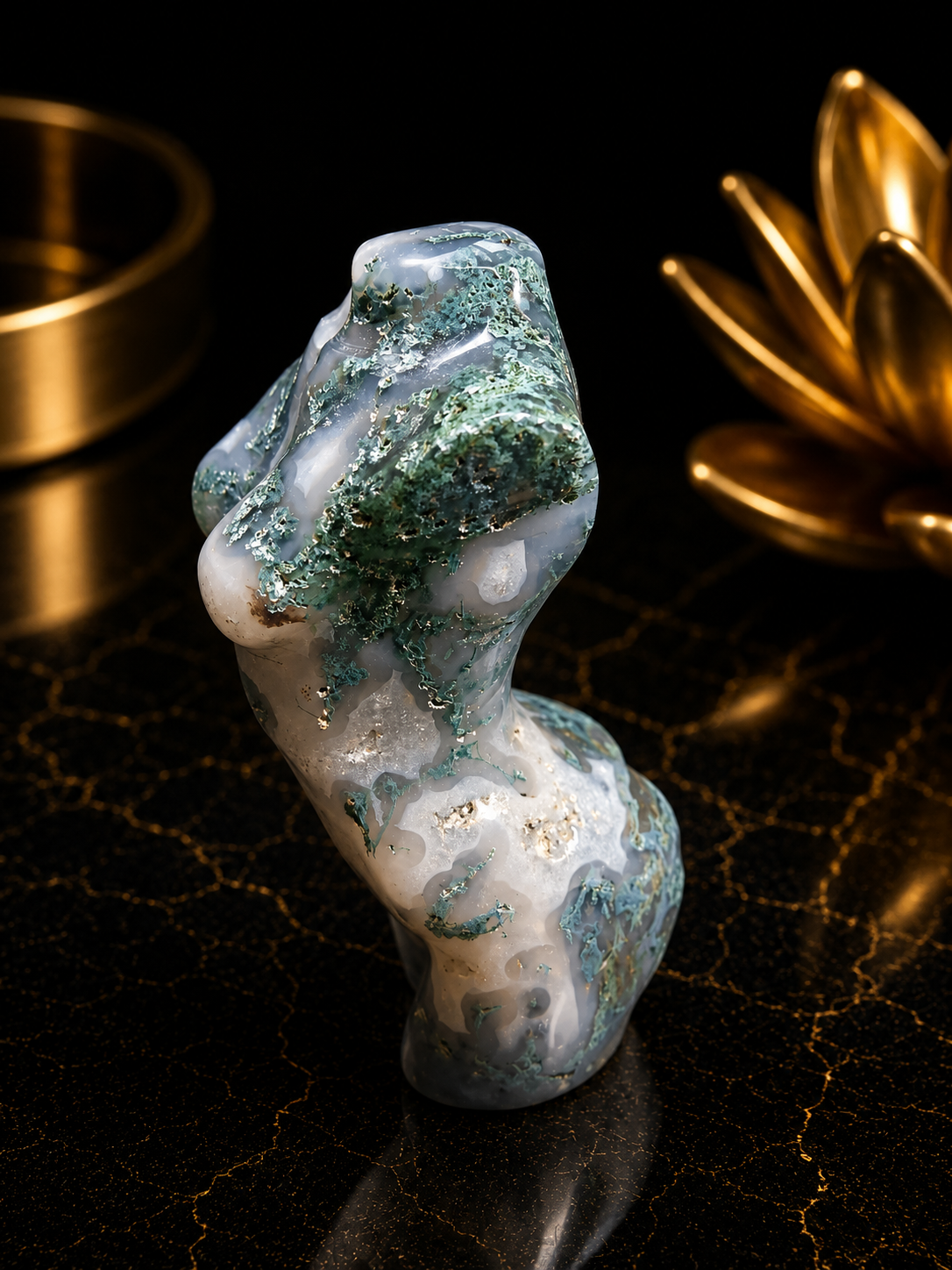 Agate naturelle - Torse sculpté à la main - 8 cm de haut - Torse de femme en agate mousse - motif agréable