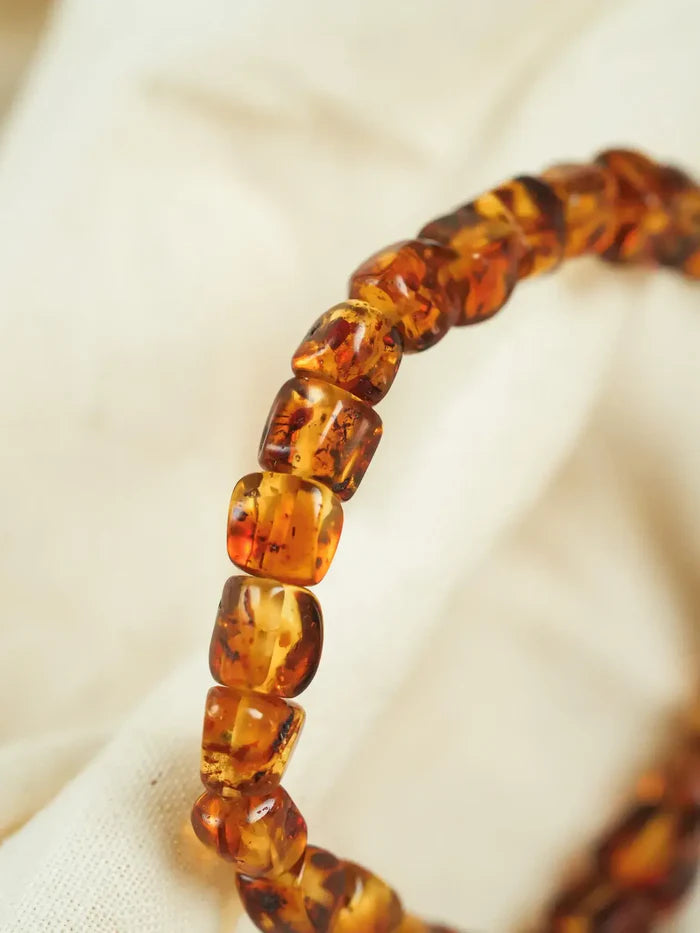 Baltic Amber Cube Bead Bracelet 6 mm – Natural Dark Yellow Amber Bracelet - Natural Gems Belgium