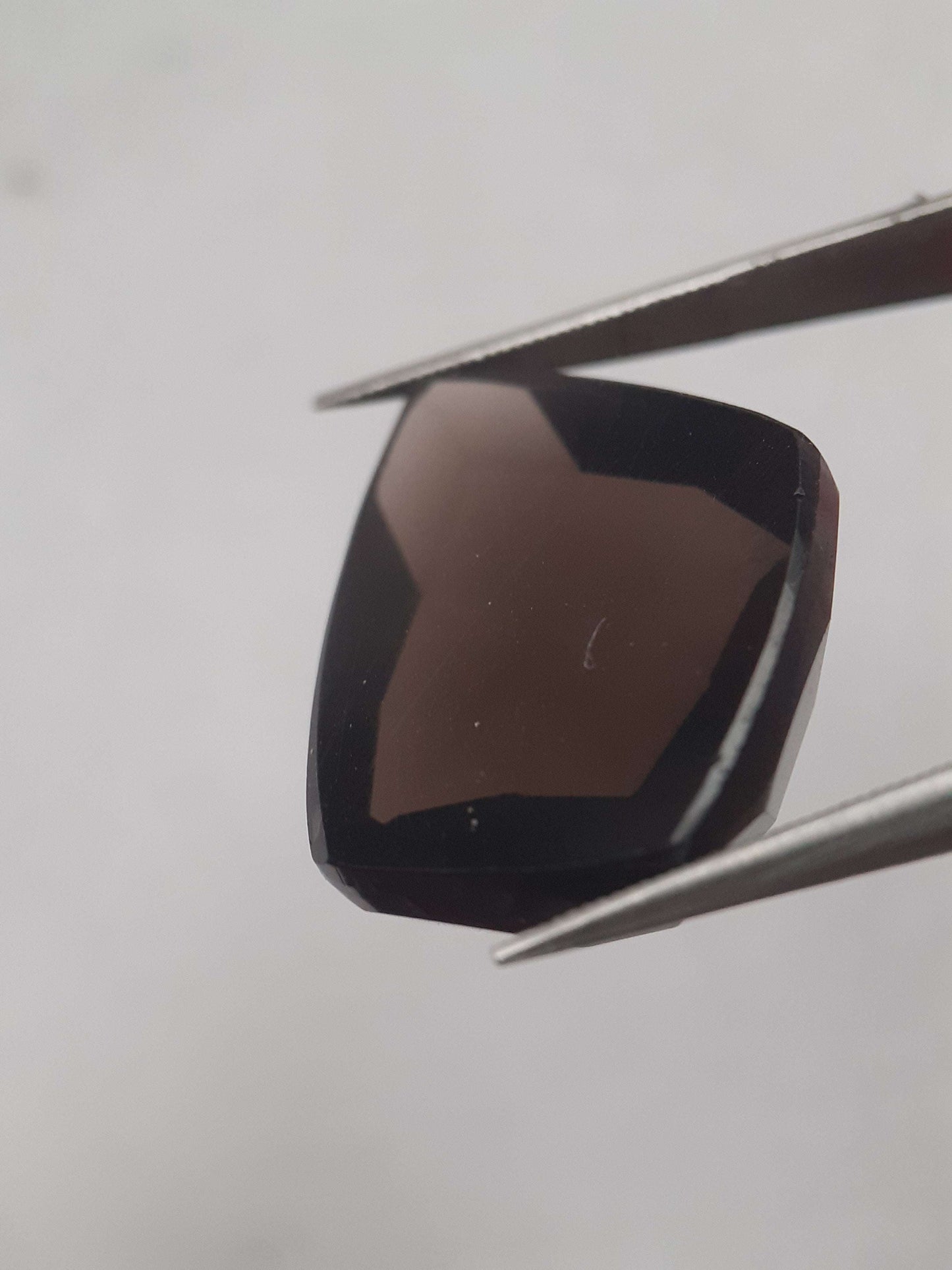 Natural deep greyish brown smoky quartz - 18.023 ct - free form - unheated - rose cut - Natural Gems Belgium