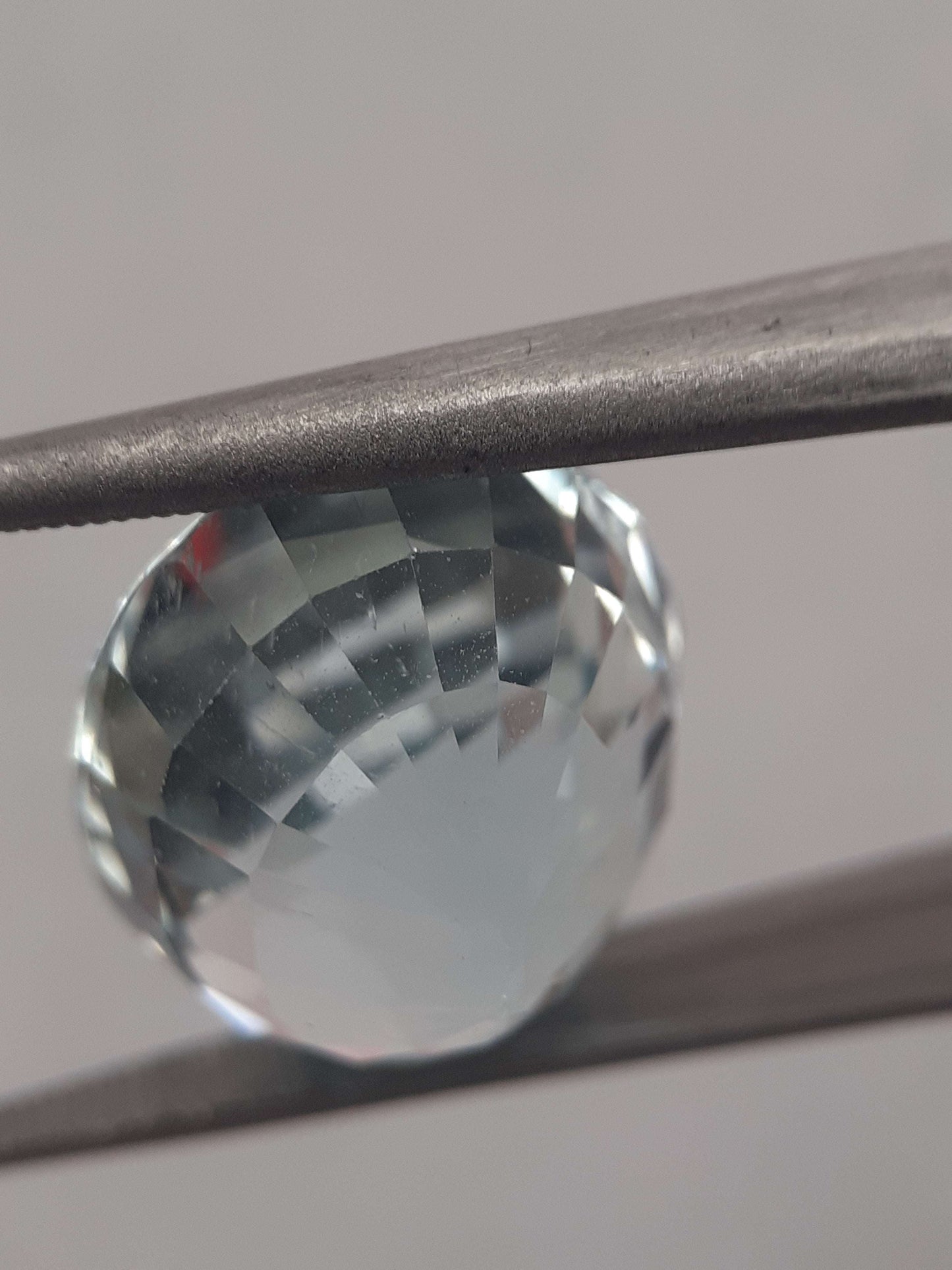 Natural light blue Topaz (baby-blue) 15.31 ct oval untreated - certified by NGB - Natural Gems Belgium